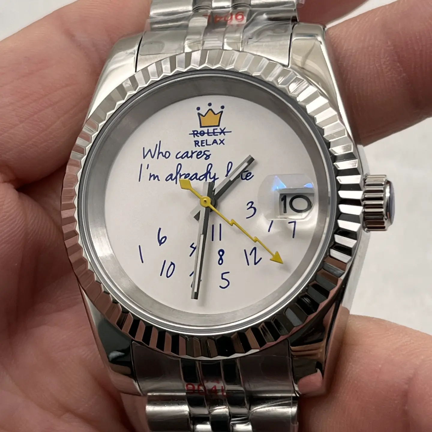 New modified log watch with English numerical display, equipped with NH35 movement, made of stainless steel, sapphire transparent bottom/dense bottom