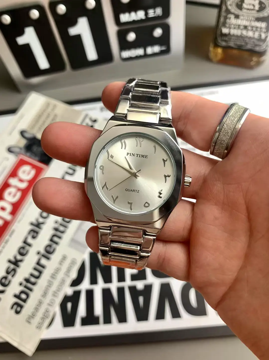 New Square Watch for Men with Steel Band, Simple and Stylish, with Digital Scale, Versatile, Casual, Retro, Small Square Watch, Trendy for Students