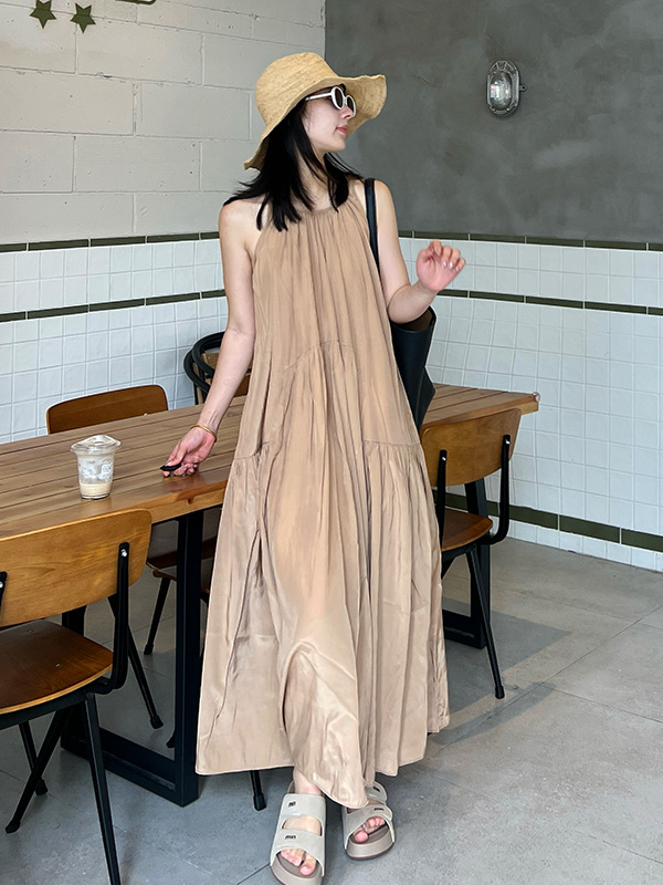 2026 Spring/Summer High-End French Romantic Pleated Long Halter Dress for Women, Loose Casual Commuter Long Dress
