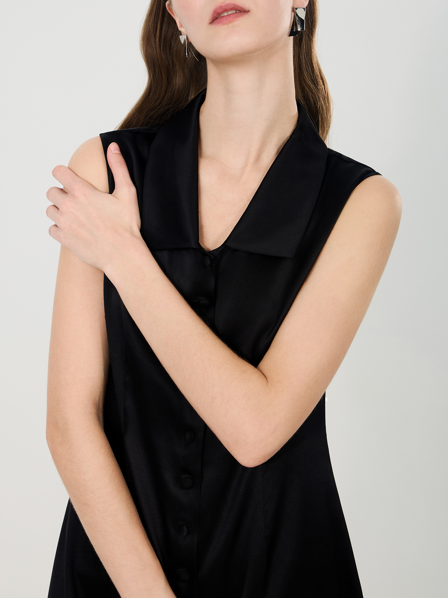 Triacetate Sleeveless V-Neck Dress, Black Twisted Knot, Light Luxury Style Long Dress, Elegant A-Line Commuter Black Dress