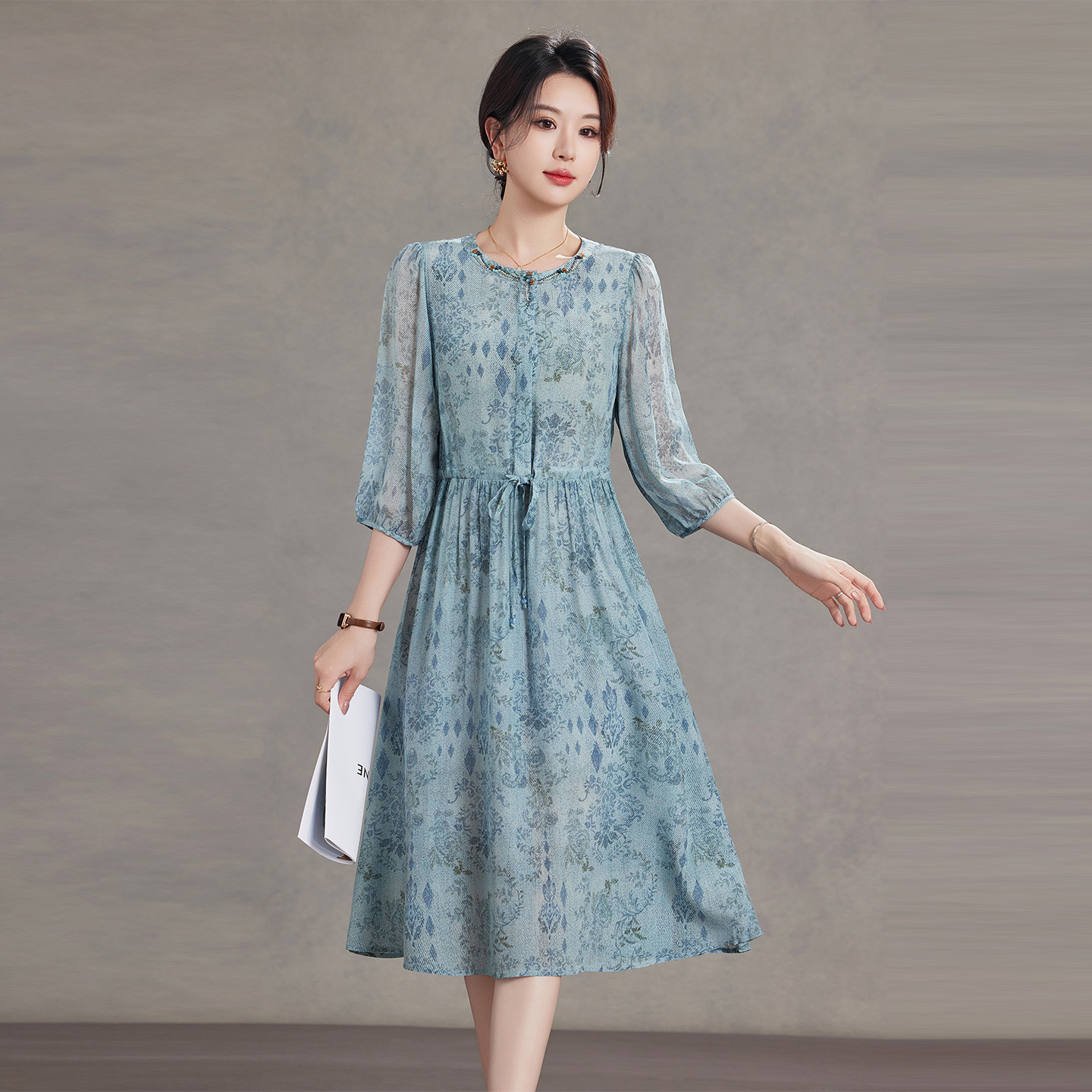 Summer Round-Neck Silk Dress with Half Sleeves, Elegant and Gentle Style, Fashionable Tie-Waist Slimming Silk Printed Dress