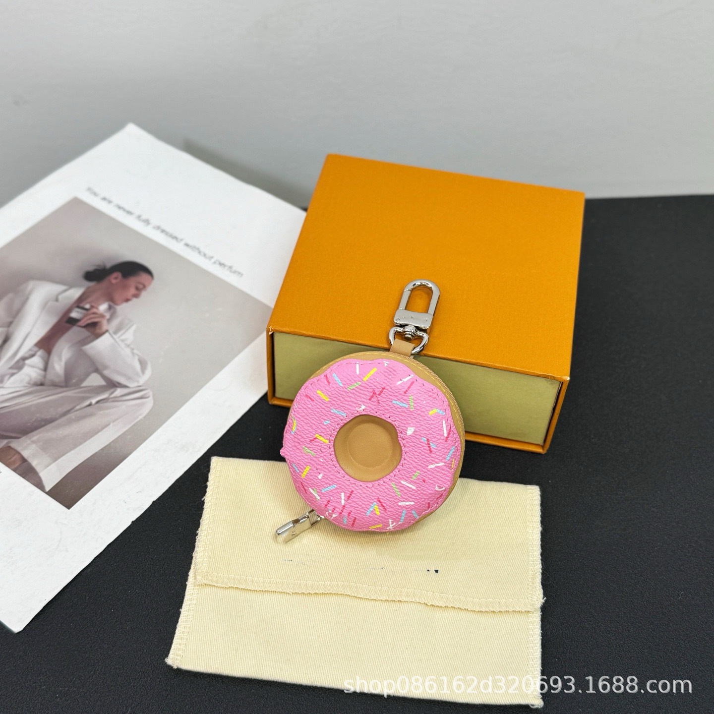 Donkey Fashion Donut Pizza Chocolate Black and White Keychain Bag Key Pendant Valentine's Day Mother's Day Gift foto QC de 1688 en Qualit.ly