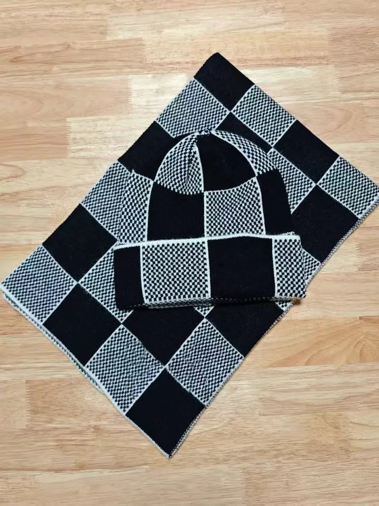 European-Style Winter Fashion Plaid Scarf and Hat Two-Piece Set for Men, Winter Warm and Thickened Multi-Piece Set