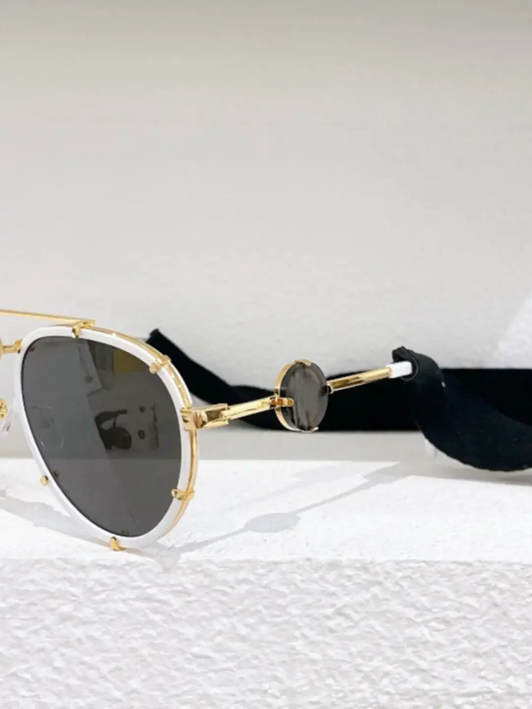 Retro Stylish Plaid Elegance Avant-Garde 2232 Men's and Women's Sunglasses Sunglasses Sun Protection Neutral Gift Straps