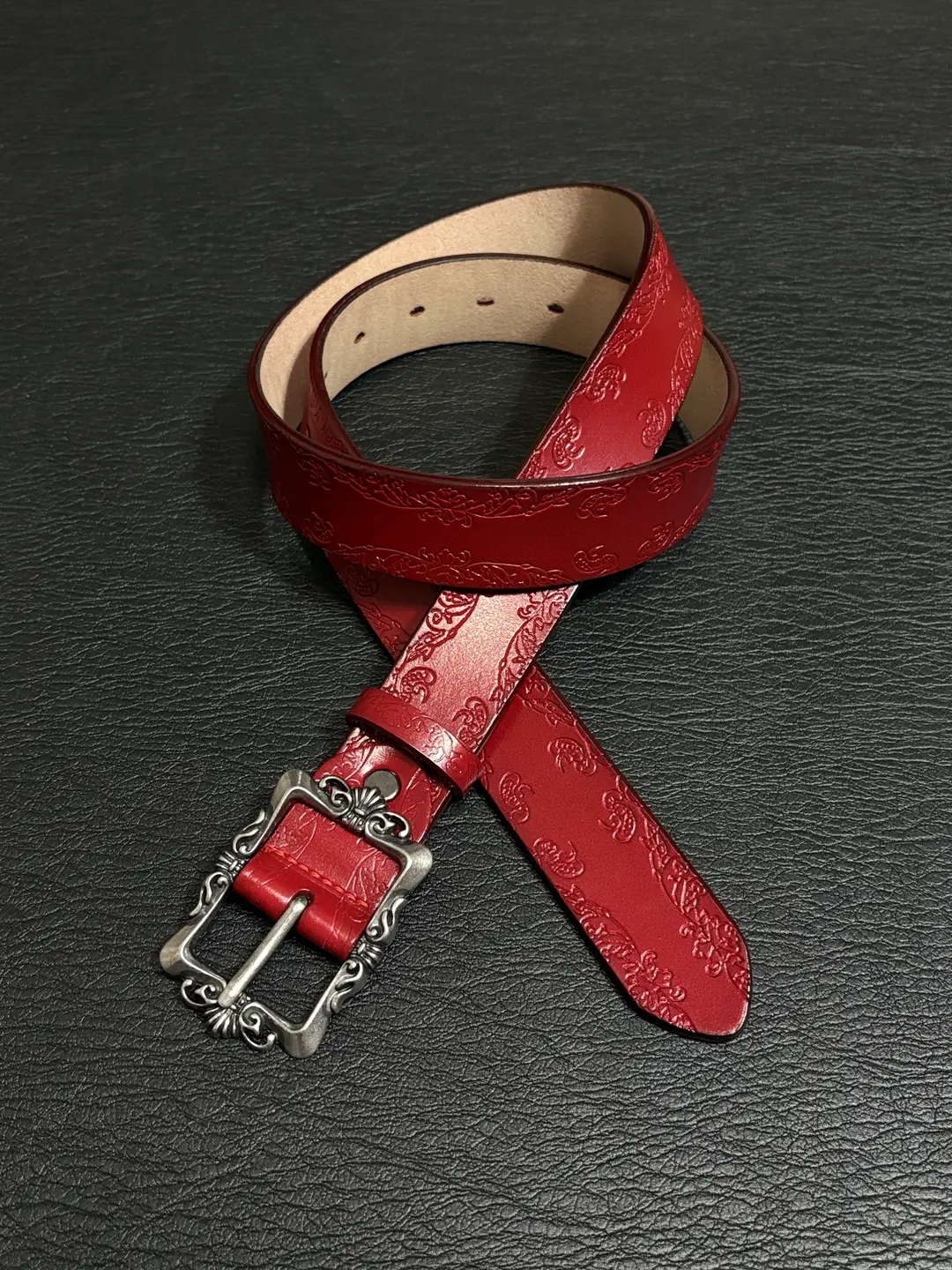 Vintage Genuine Leather Belt with Carved Vampire Buckle, Niche, Simple, Everyday Commuter Belt