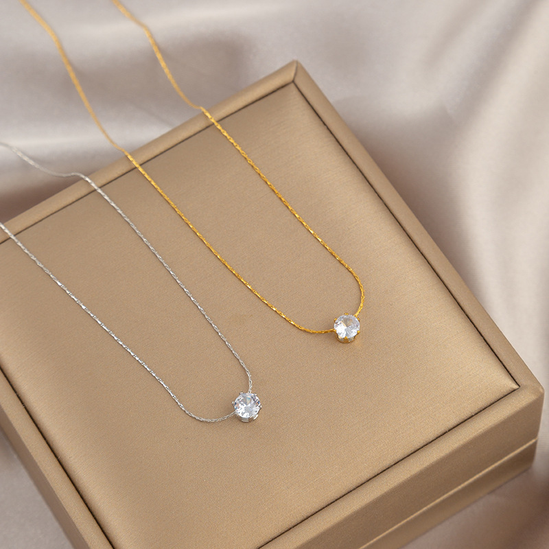 Minimalist Elegant Six-Claw Diamond Necklace Women's Titanium Steel Non-Fading Niche Accessible Luxury Single Diamond Zircon Simple Versatile Clavicle Chain