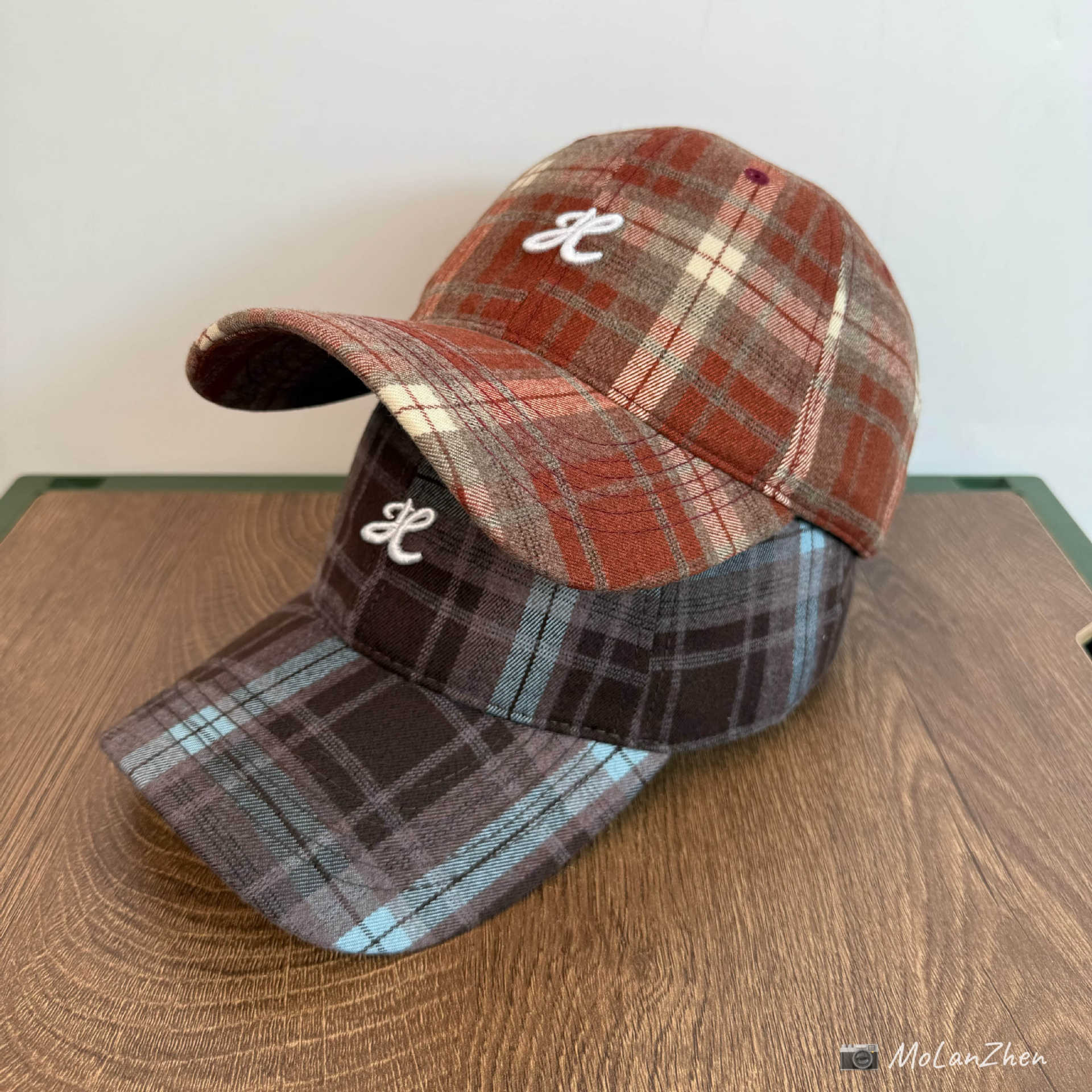French Retro Fashion Plaid British Style Baseball Cap with 3D Je Letter Embroidery, Unisex Trendy and Cool