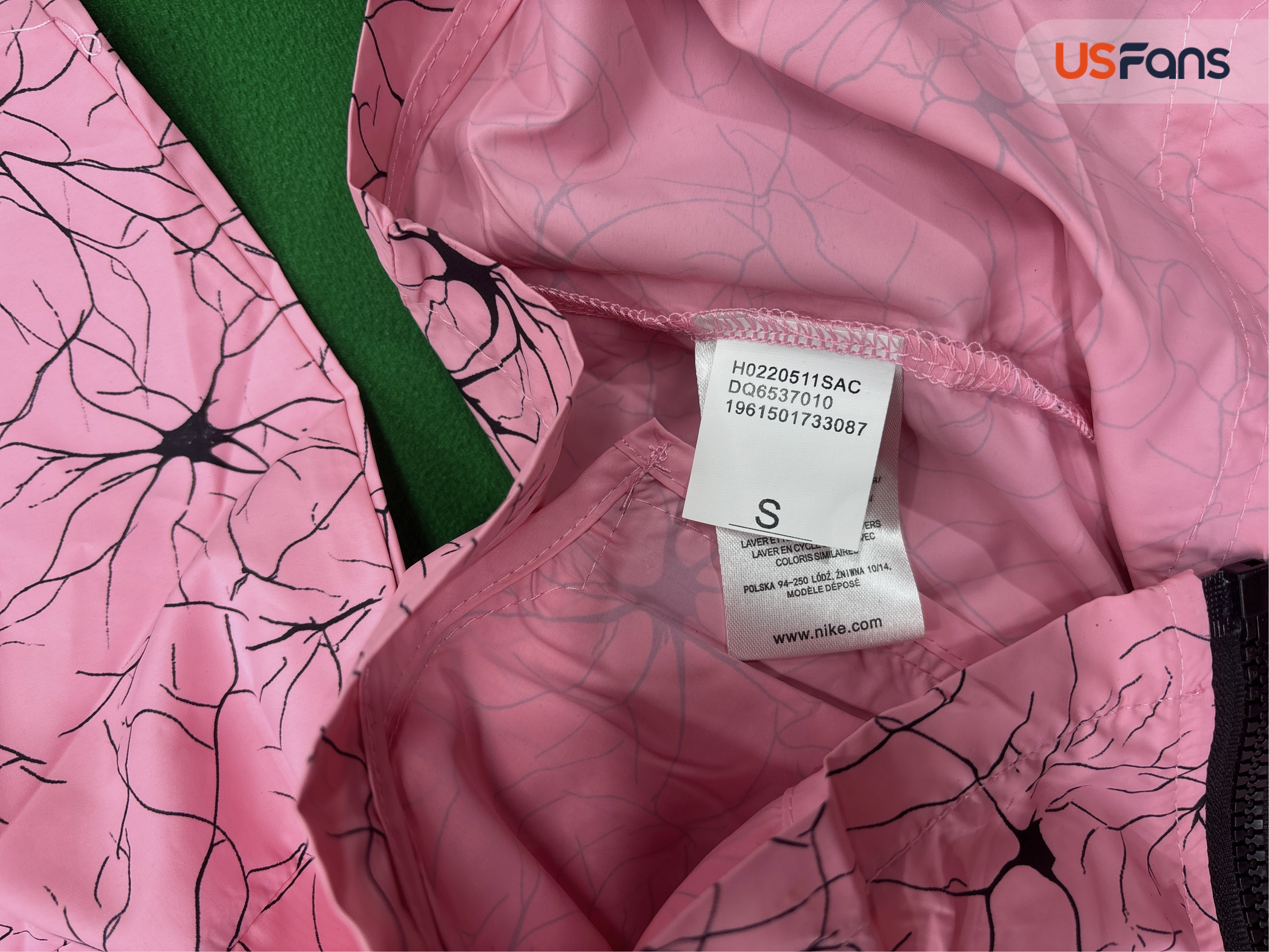 Elite Style Color-Blocked Sports Jacket, Loose-Fitting Stand-Up Collar Patchwork Windbreaker, Casual Hooded Jacket with Built-In Pouch QC