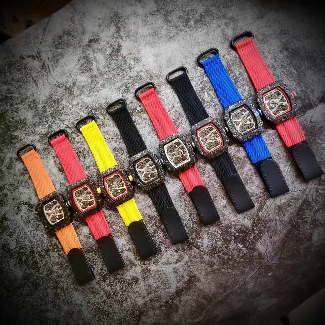 New Model of Foreign Trade Hot-Selling Two-Hand Ultra-Thin Barrel-Shaped Imitation Carbon Fiber Canvas Strap Watch, High-End Wristwatch for Men and Women Available for Supply photo QC de 1688 sur Qualit.ly