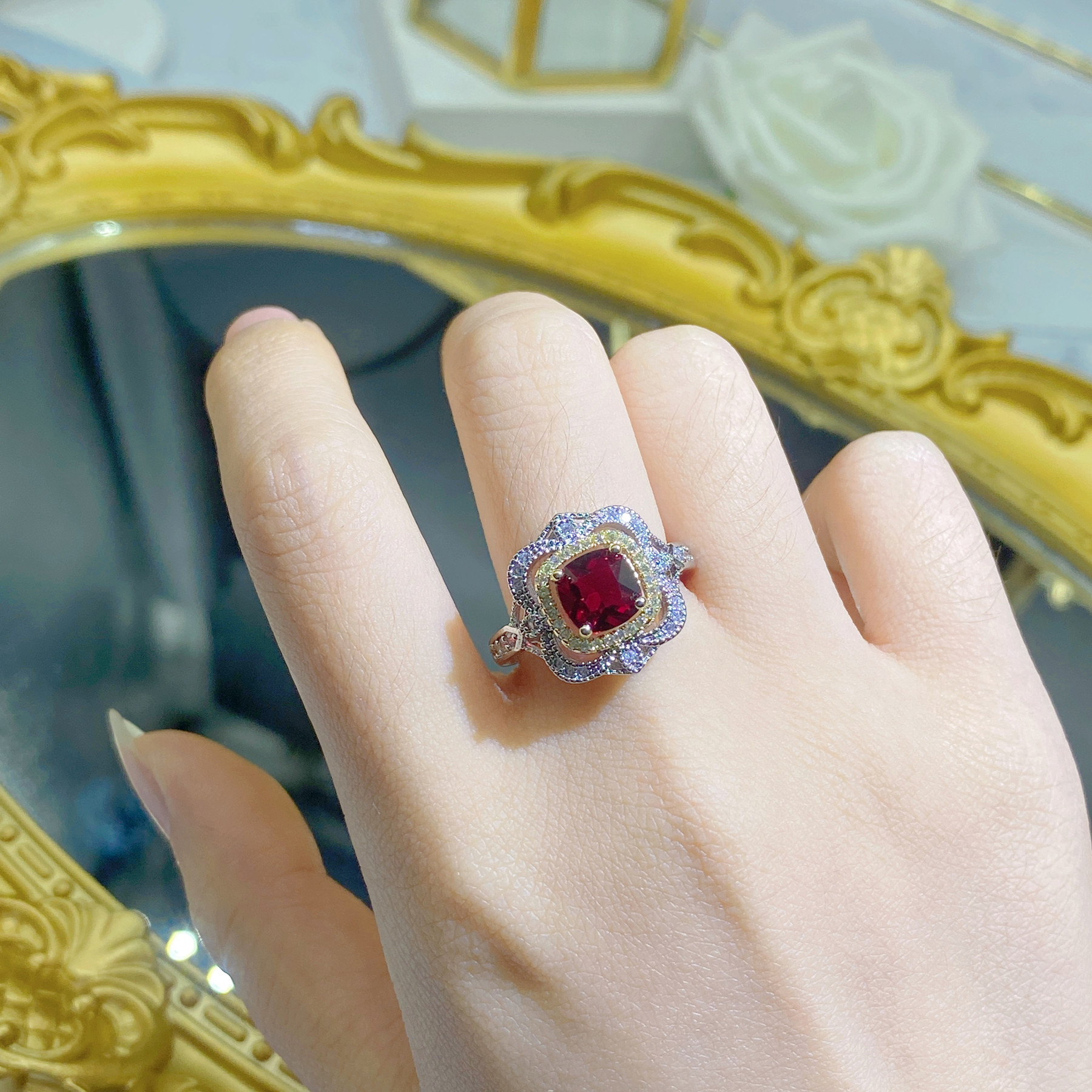 Italian Textured Carved Gold Brushed Iris Flower Imitation Natural Mozambique Non-Burned Pigeon Hemoglobin Ring for Women