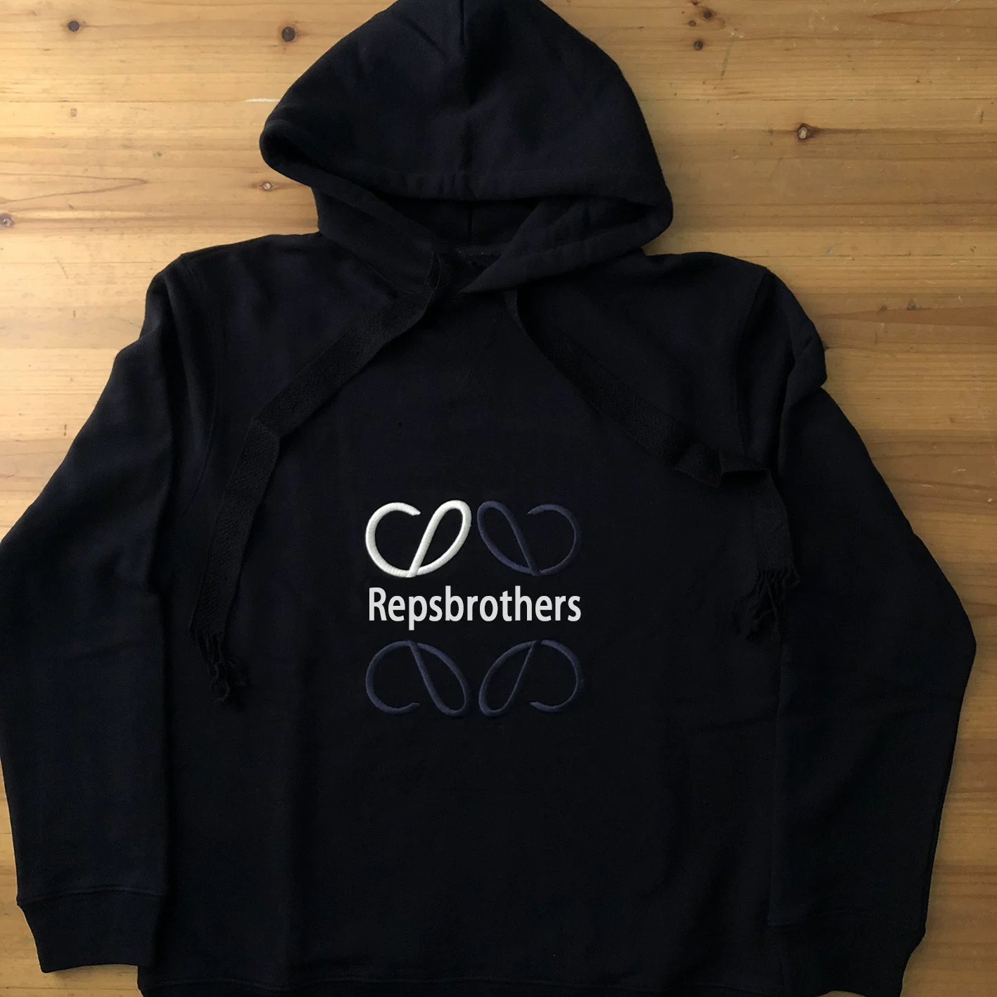 L hooded sweatshirt embroidered with large flowers