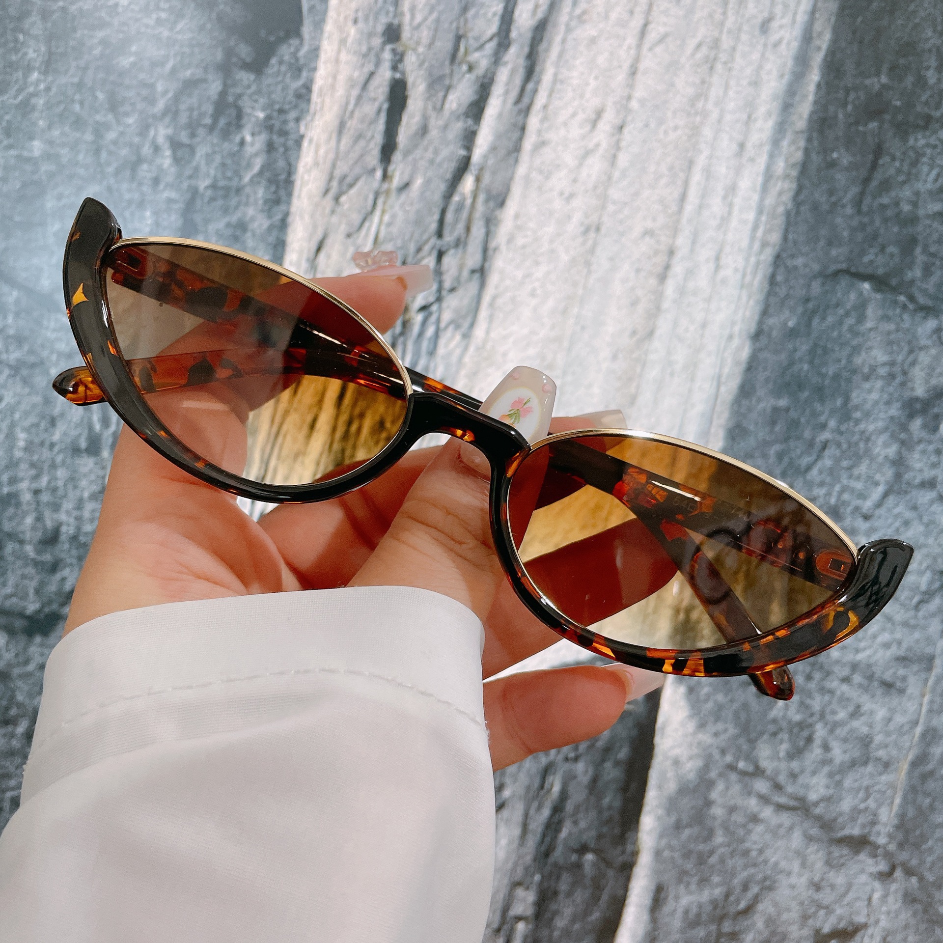 New European and American Cross-border Metal Plate Frame Cat's Eye Sunglasses Fashion Small Frame PC Oval Sunglasses Internet Celebrity Street Sunglasses
