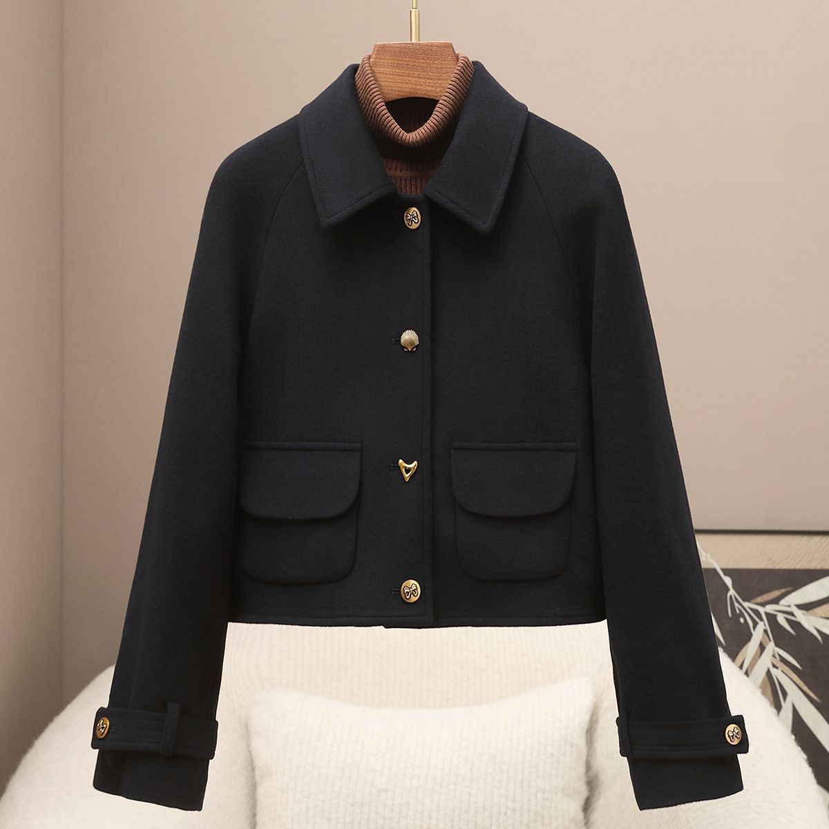 Small Quantity of Clothing: 2026 Spring New Women's Silk-Filled Woolen Coat, Short Style for Petite Figures, Slimming Top