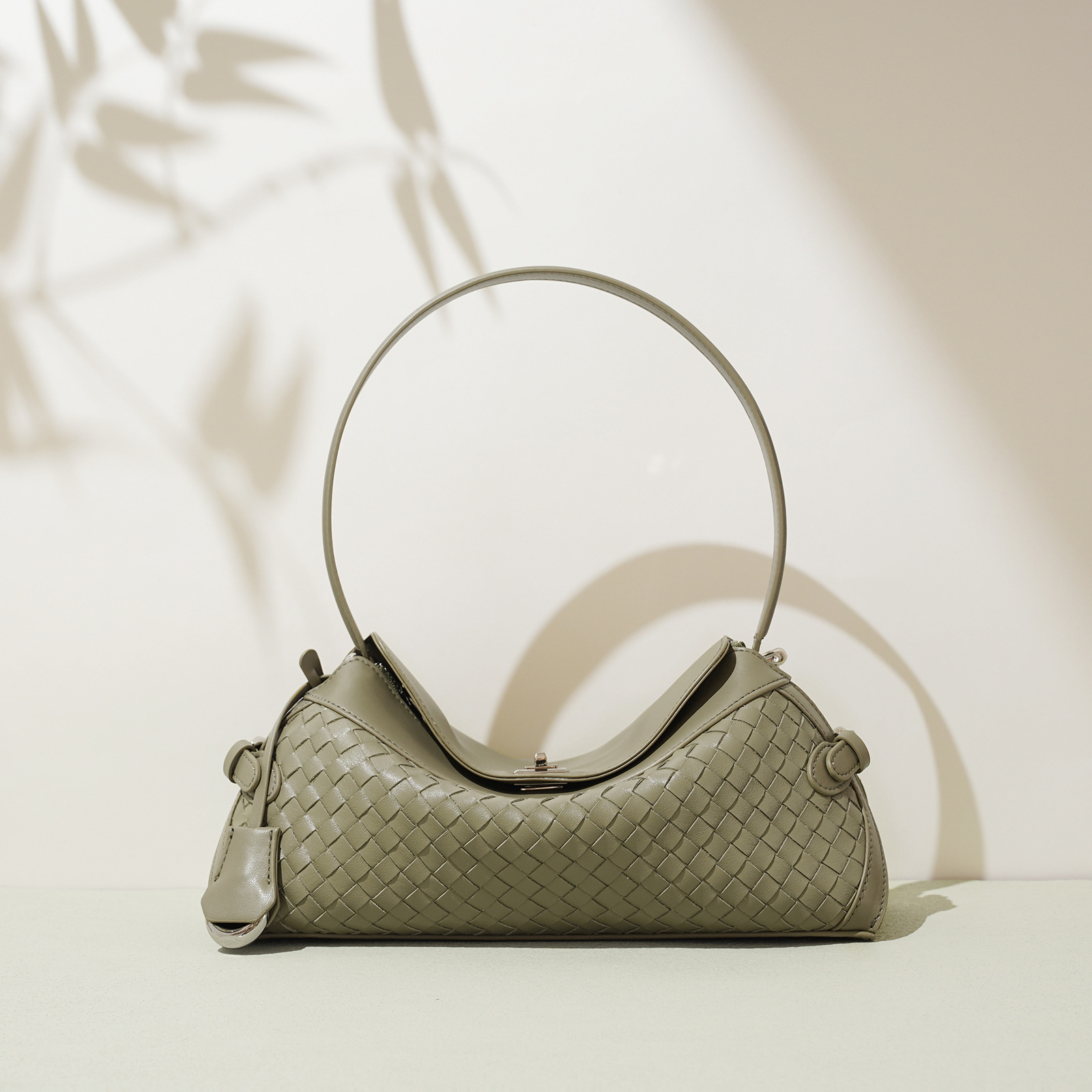2026 New Minimalist Retro Woven Bag with High-Quality Texture, Lightweight and Versatile Daily Crossbody Bag for Women