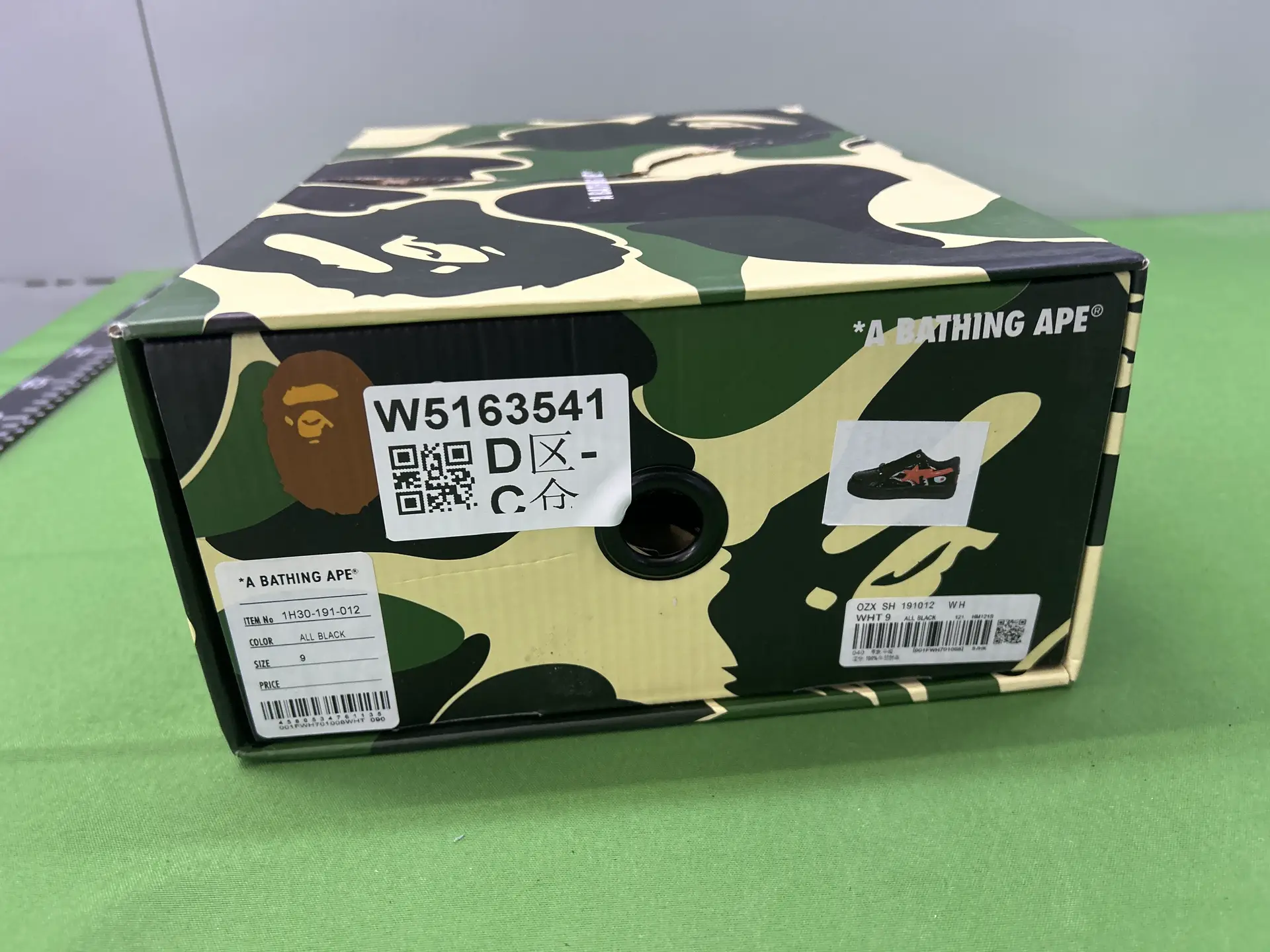 A BATHING APE ALL BLACK WHT 9