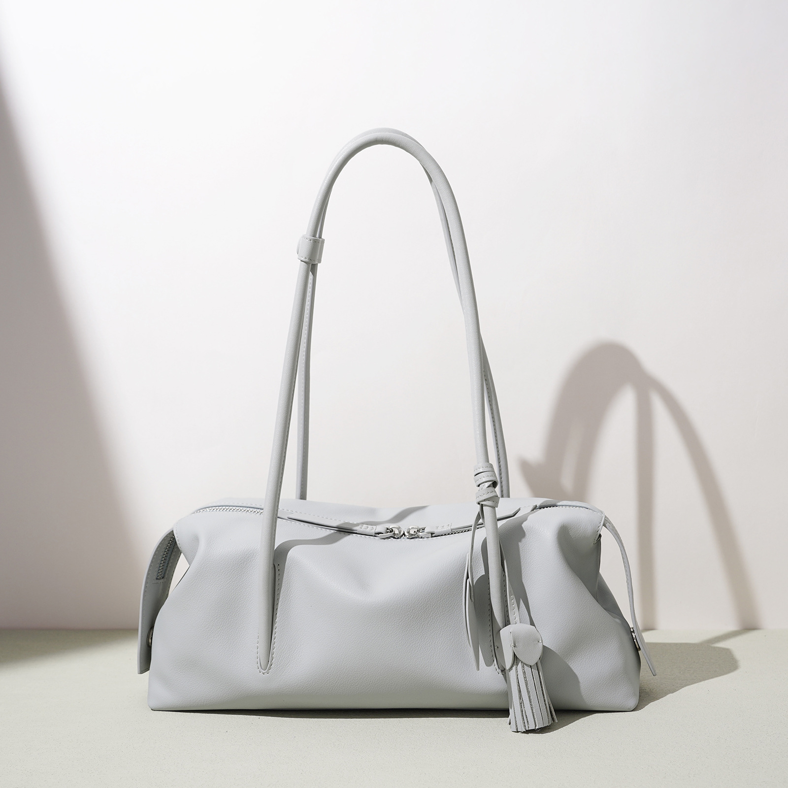 2026 Casual Niche First-Layer Cowhide Bowling Bag with a High-End Feel, Genuine Leather Handbag for Commuting, Shoulder Bag, Underarm Pillow Bag
