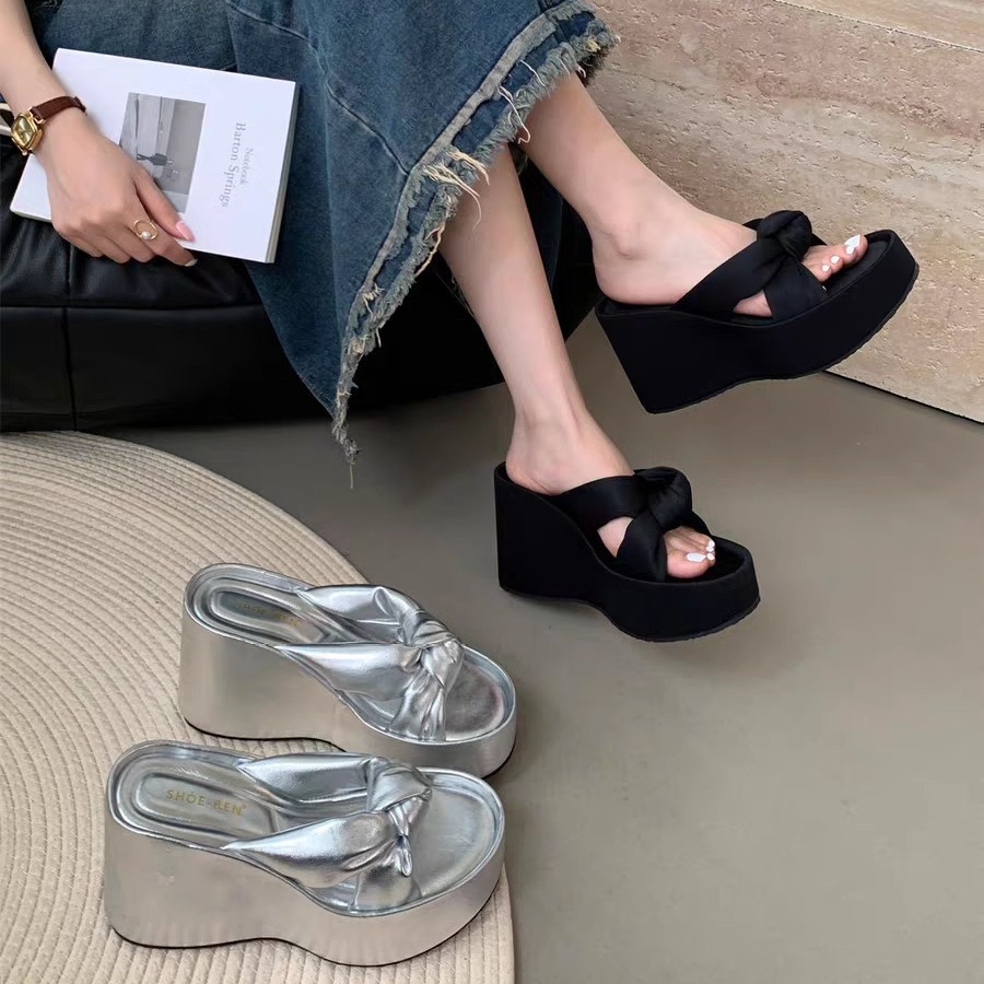 Women's Summer Outdoor Slippers with Thick Soles, Fashionable Mesh High Heels, Stunning Black Wedge Heels, 2026 New Style Sandals