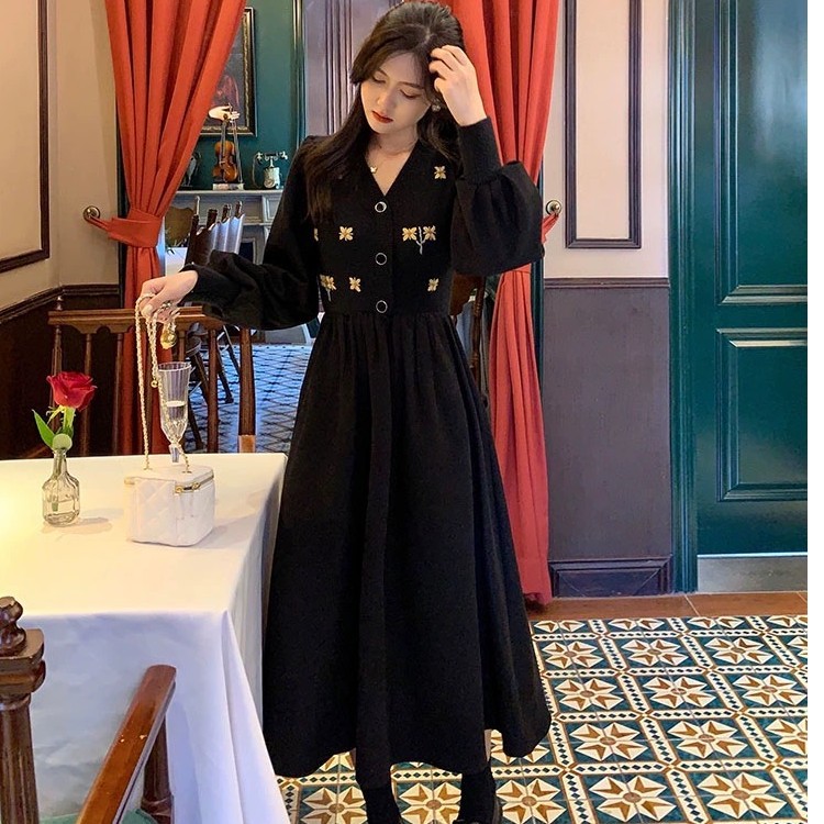 2024 New V-neck Slim Stitching Flower Embroidery Vintage dress plus size Waisted Elegant Small Black Dress