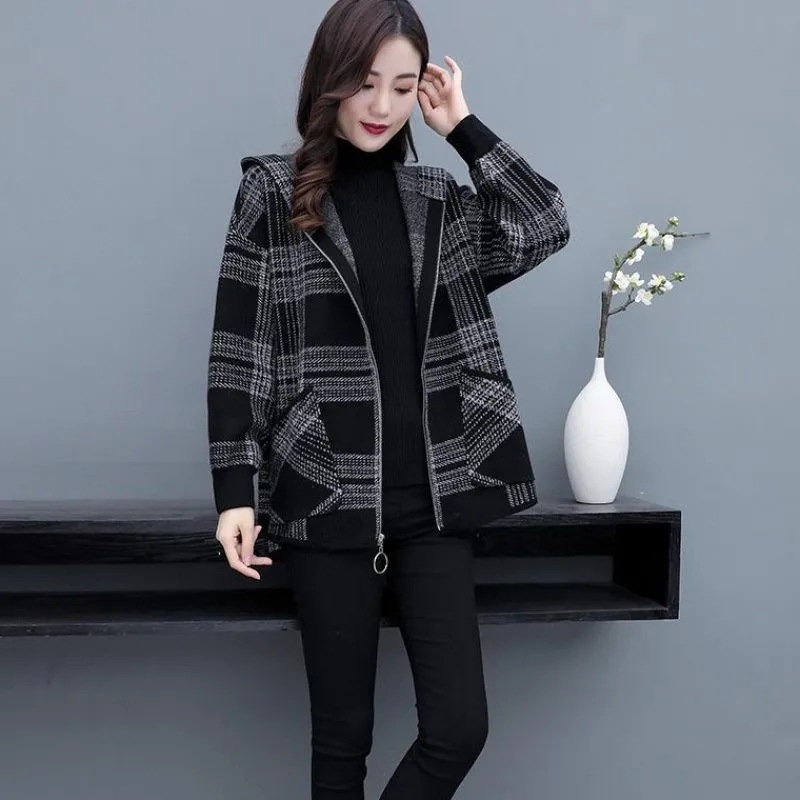 2020 autumn and winter New Korean style versatile plaid coat Women's Mid-length fashion small loose coat fashion