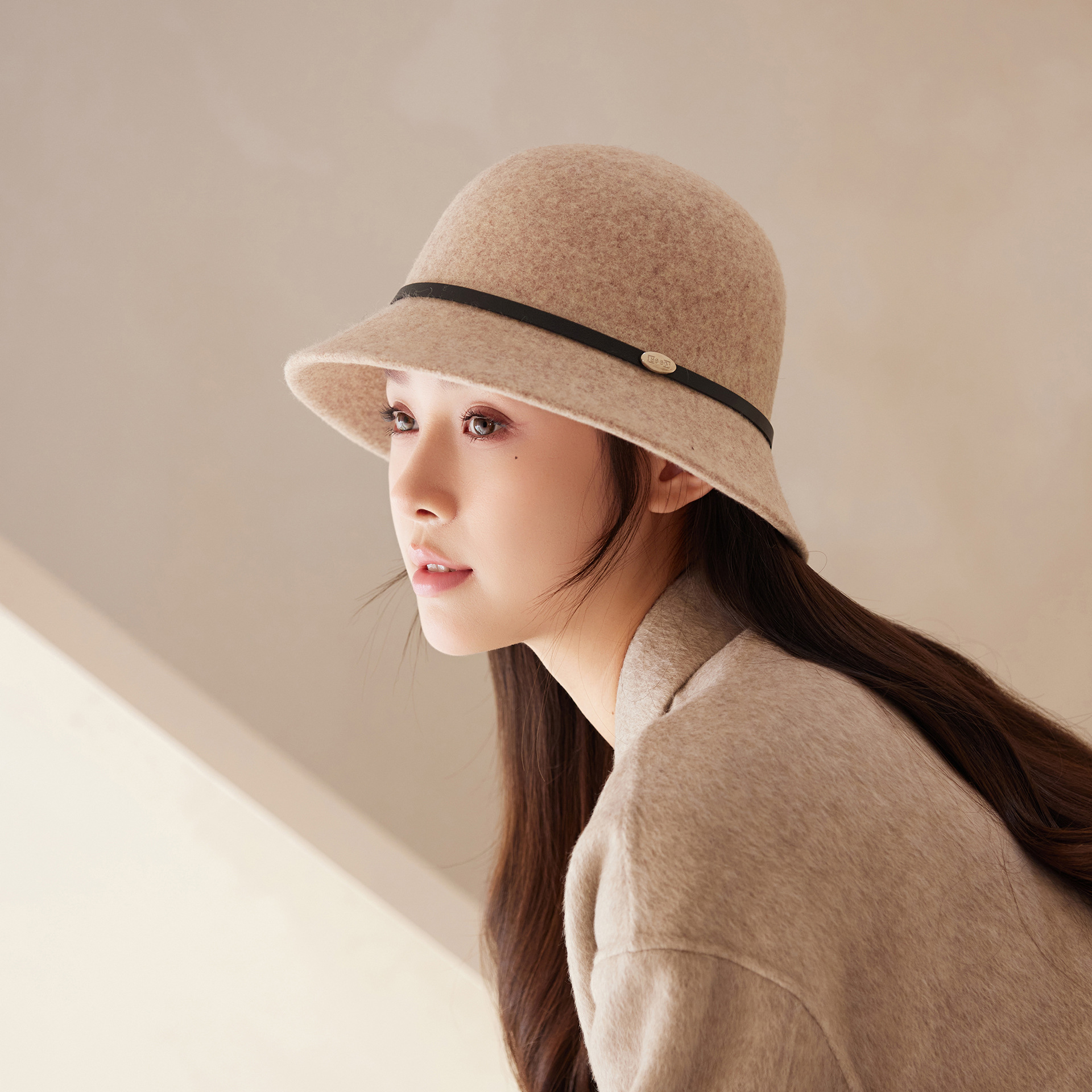Autumn and Winter New Style Woolen Dome Fisherman Hat for Women, Elegant and Face-Slimming, with a Leather Belt, Felt Hat for Outdoor Warmth and Fashion