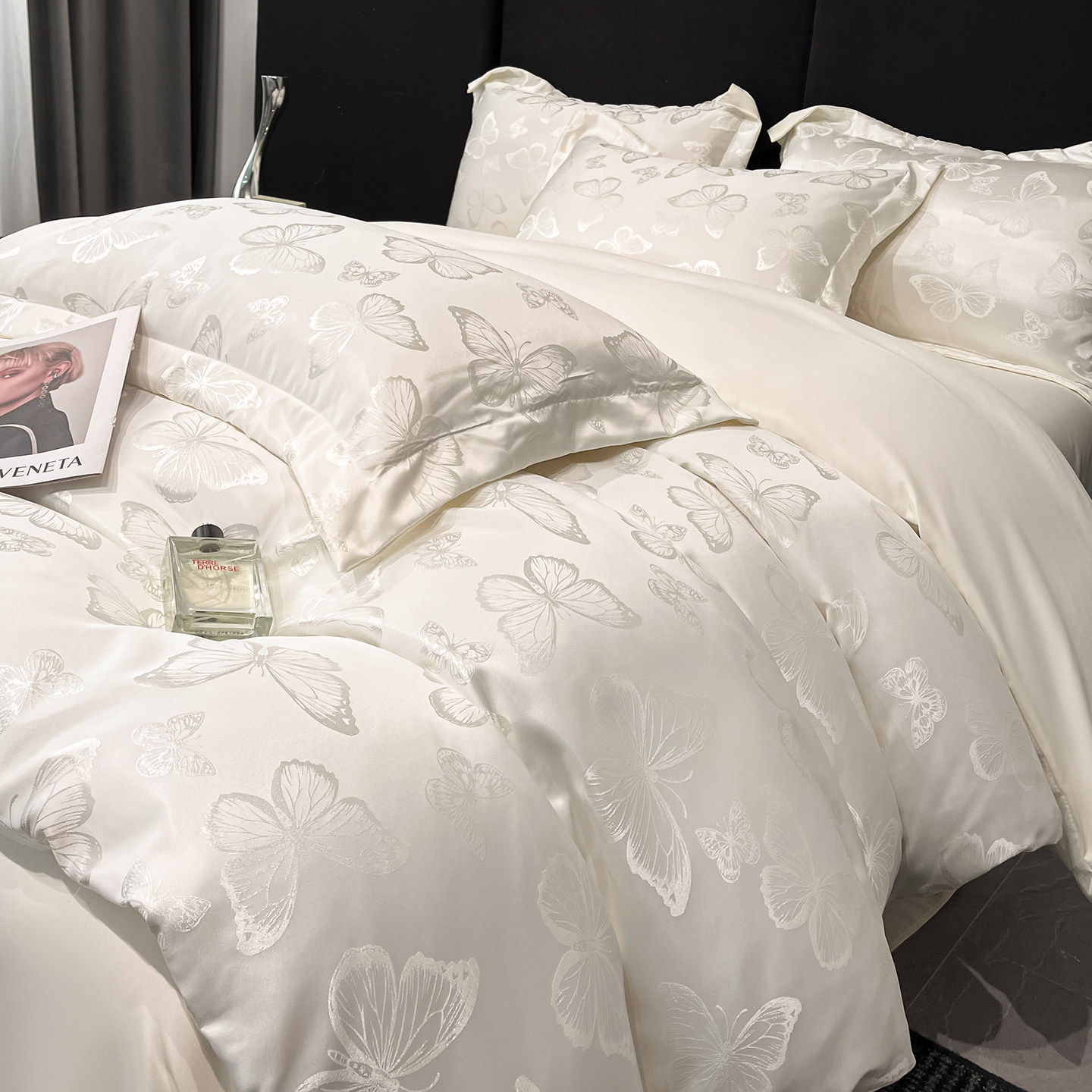 Summer Washed Silk Cool-Feeling Four-Piece Bedding Set, French Light Luxury High-End Ice Silk for Sleeping Naked, Double Butterfly Duvet Cover QC-foto från TAOBAO på Qualit.ly
