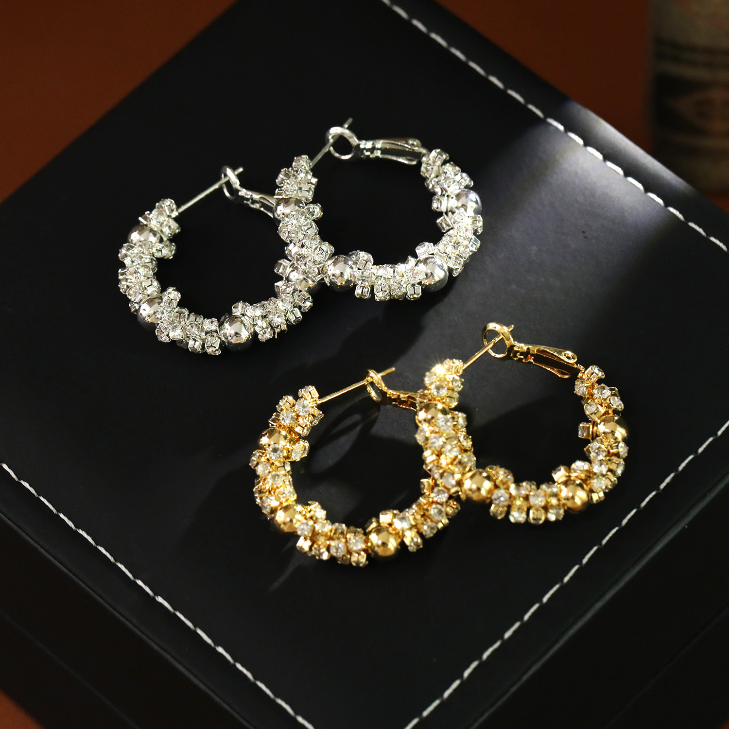 Hong Kong Style Exaggerated Rhinestone Gold Hoop Earrings for Women, High-End Luxury, European and American Style, Fashionable and Versatile Earrings