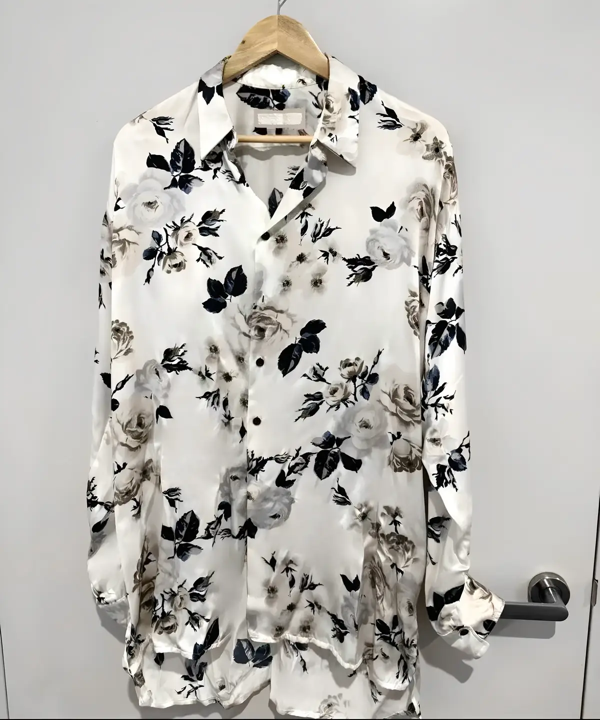 【 In Stock 】Exclusive Gbs White Rose Florals Silk shirt Rayon Silky Long sleeves Florals shirt