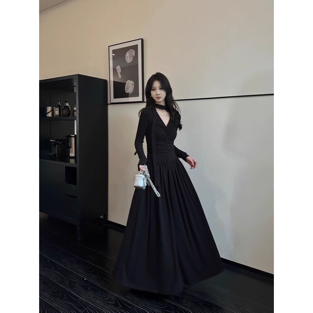Niche Design Sense Pleated Streaming dress Women's Autumn Slim-fit Slim-fit Knitted Long Dress Mustard Yellow Black