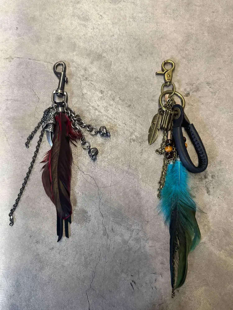 "Rabbit. B" Dark Vision multi-color feather chain pendant key chain pants chain accessories