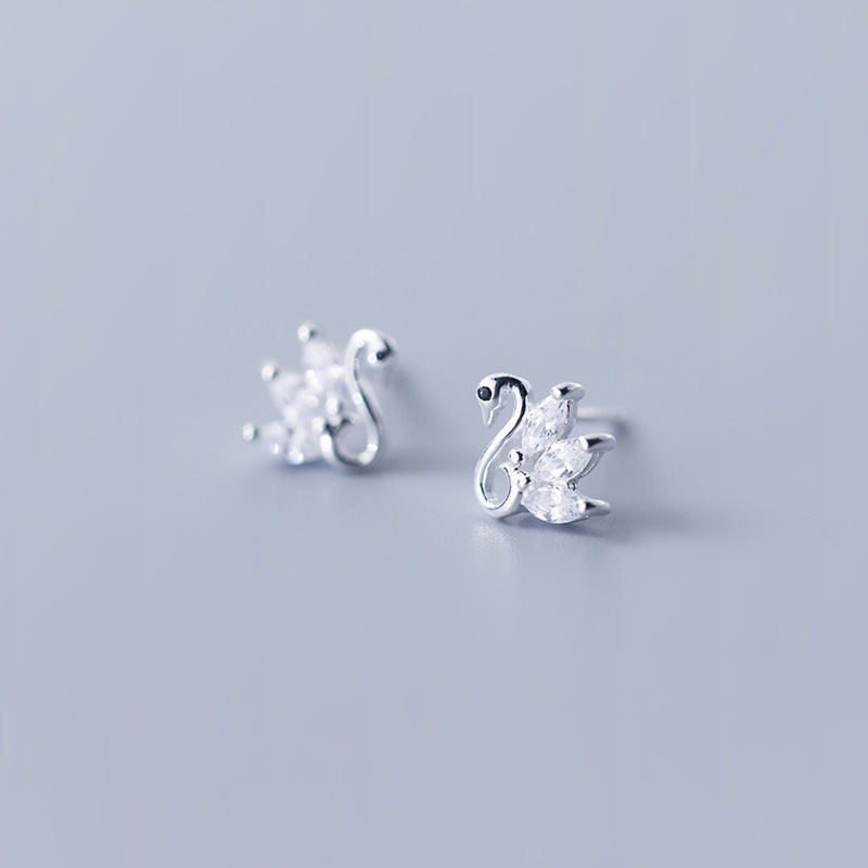 Fashion Personality Elegant Zircon Swan Earrings Women's Simple Fresh Lucky Diamond Little Swan Earrings Ear Jewelry