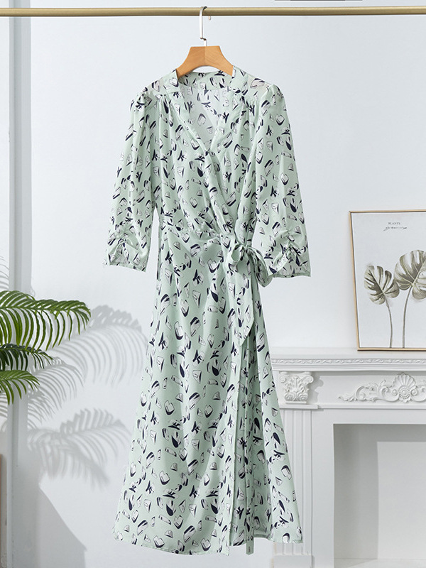 Summer Printed Silk dress Women's Commuter Seven-Sleeve V-Neck Mulberry Silk Mid-Length Dress New Holiday Fairy Dress
