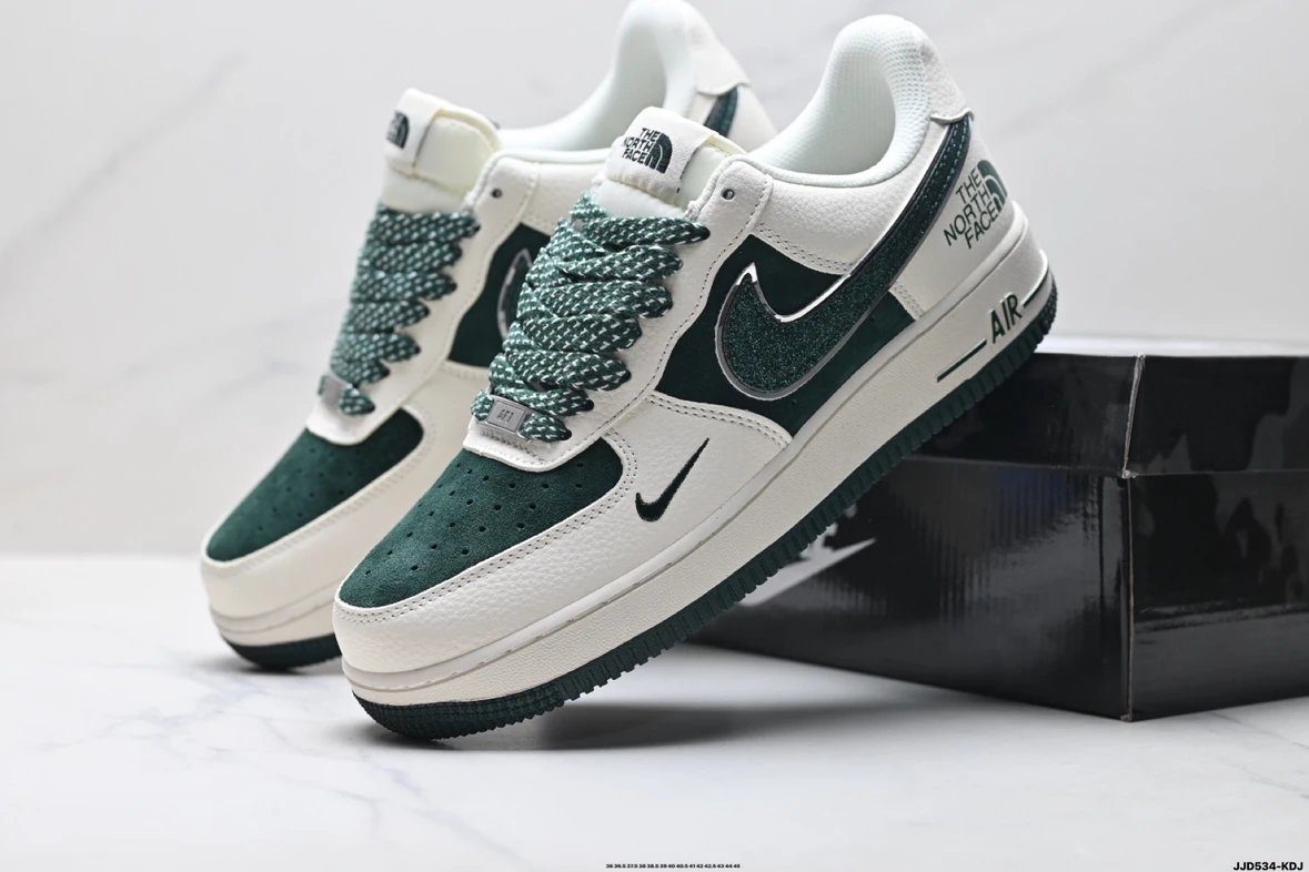 N¡ke Air Force 1’07