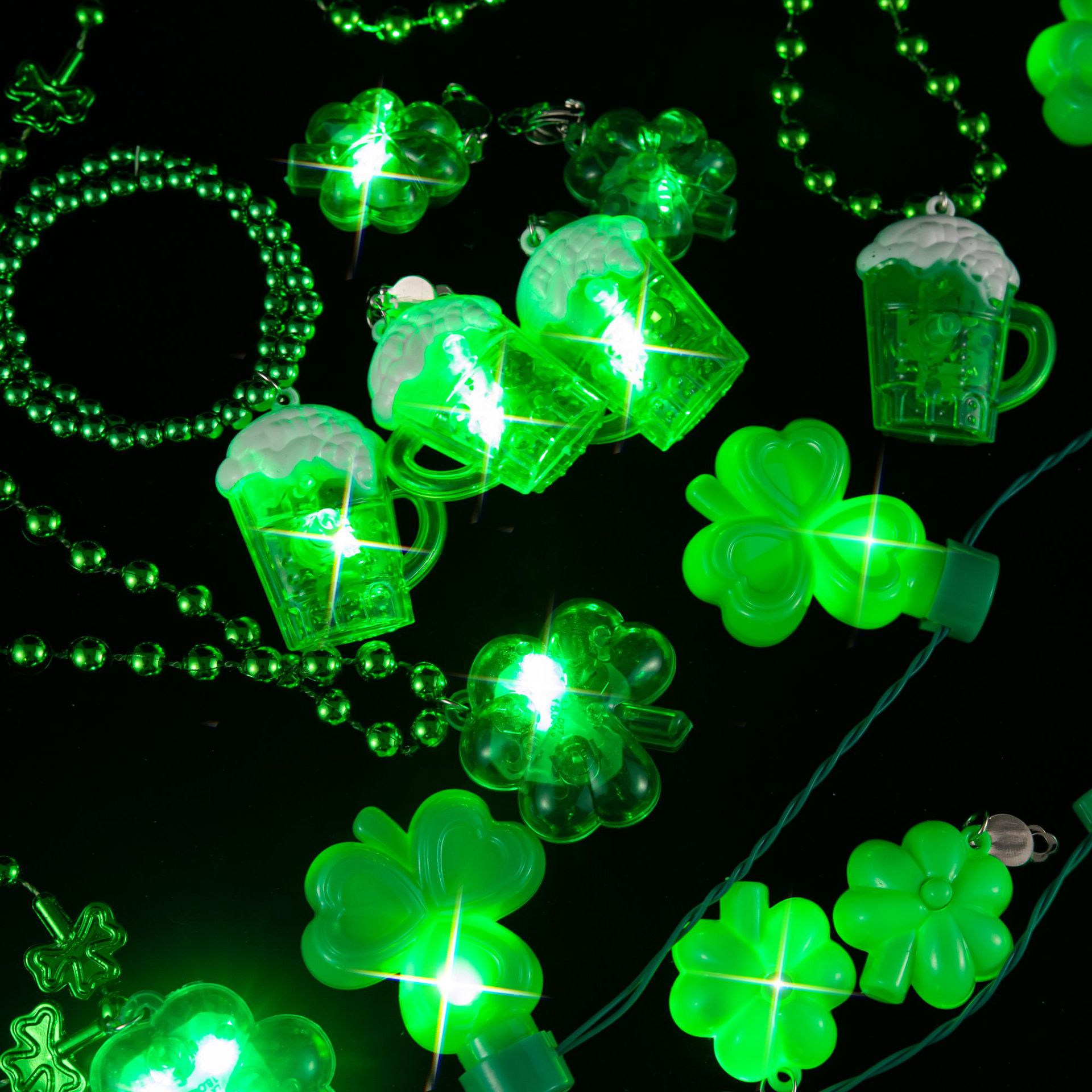 Cool Laste St. Patrick's Day Necklace Led Light Three-Function Clover Glowing Necklace Small Clover Necklace