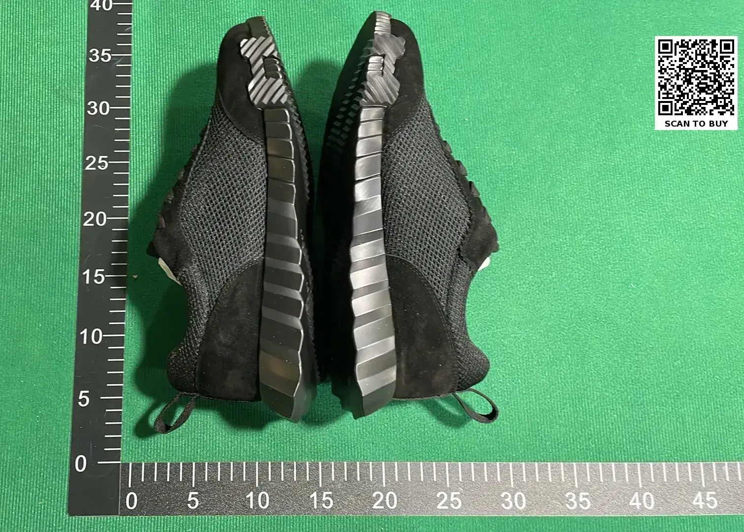 Men's black casual sneakers
