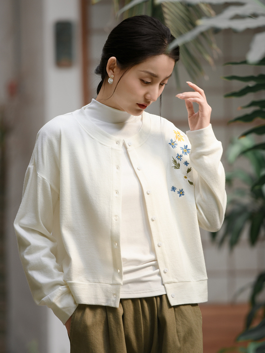 Deer & Andi 2026 Spring New Knitted Cardigan for Women, Short Style, Gentle Style Sweater with Design Embroidery Top