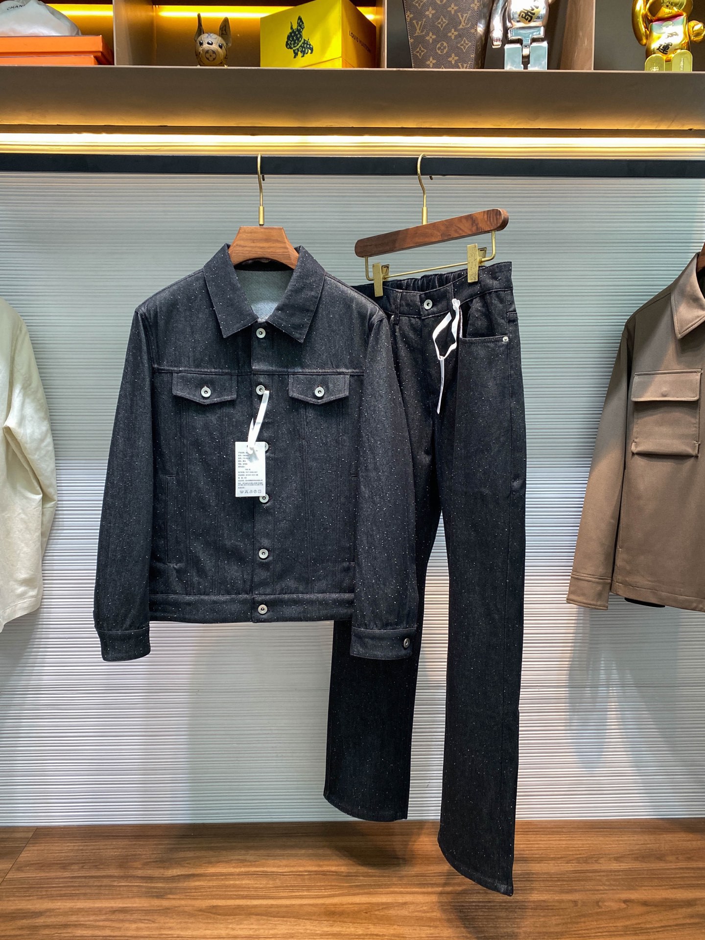 [Blt Edition] Denim Set! Snowflake Texture Cotton Men's Fashionable Lapel Jacket and Straight-Leg Jeans foto QC de 1688 en Qualit.ly