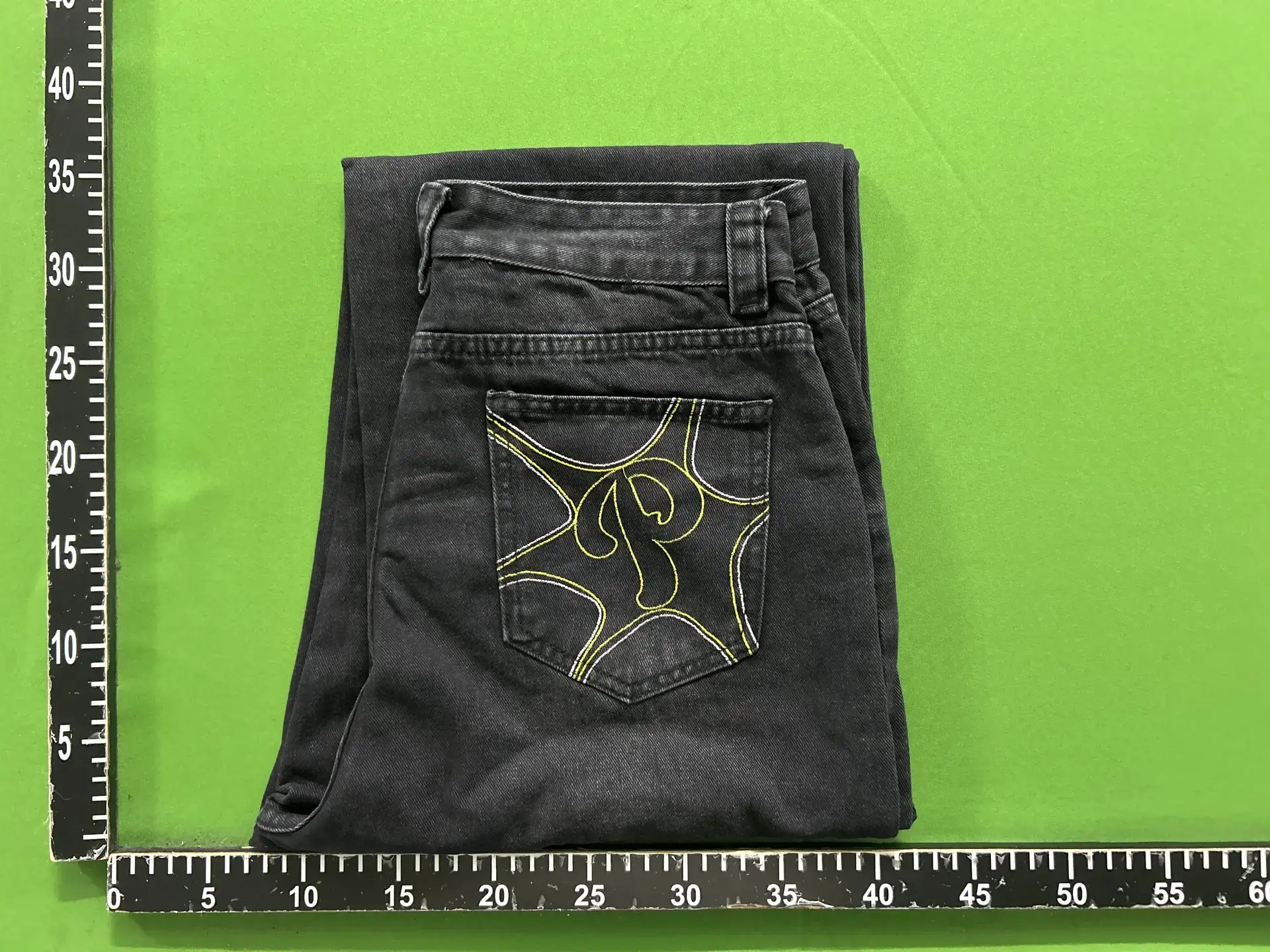 Men's Black Embroidered Loose Fit Denim Jeans