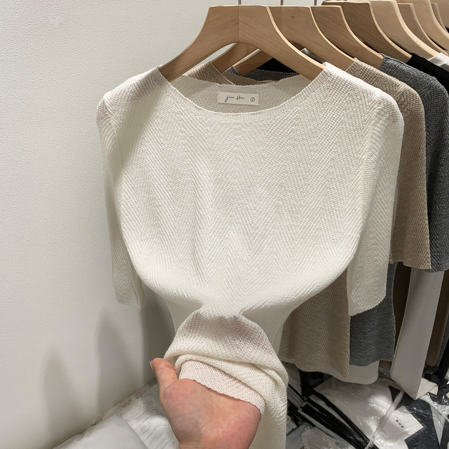 Korean Style Unique and Beautiful White Round Neck Five-Quarter Sleeve Slim T-Shirt 2025 New Threaded Anti-Pilling Inner Top