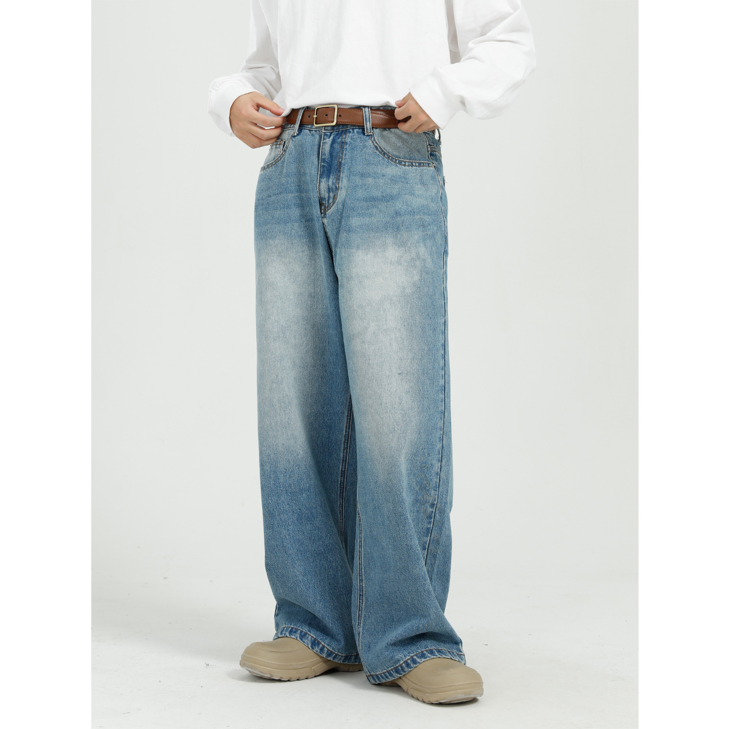 Mtlclothes Men's Clothing |   Korean Style Loose and Versatile Faded Blue Straight-Leg Wide-Leg Jeans for Men, Casual and Everyday Wear.