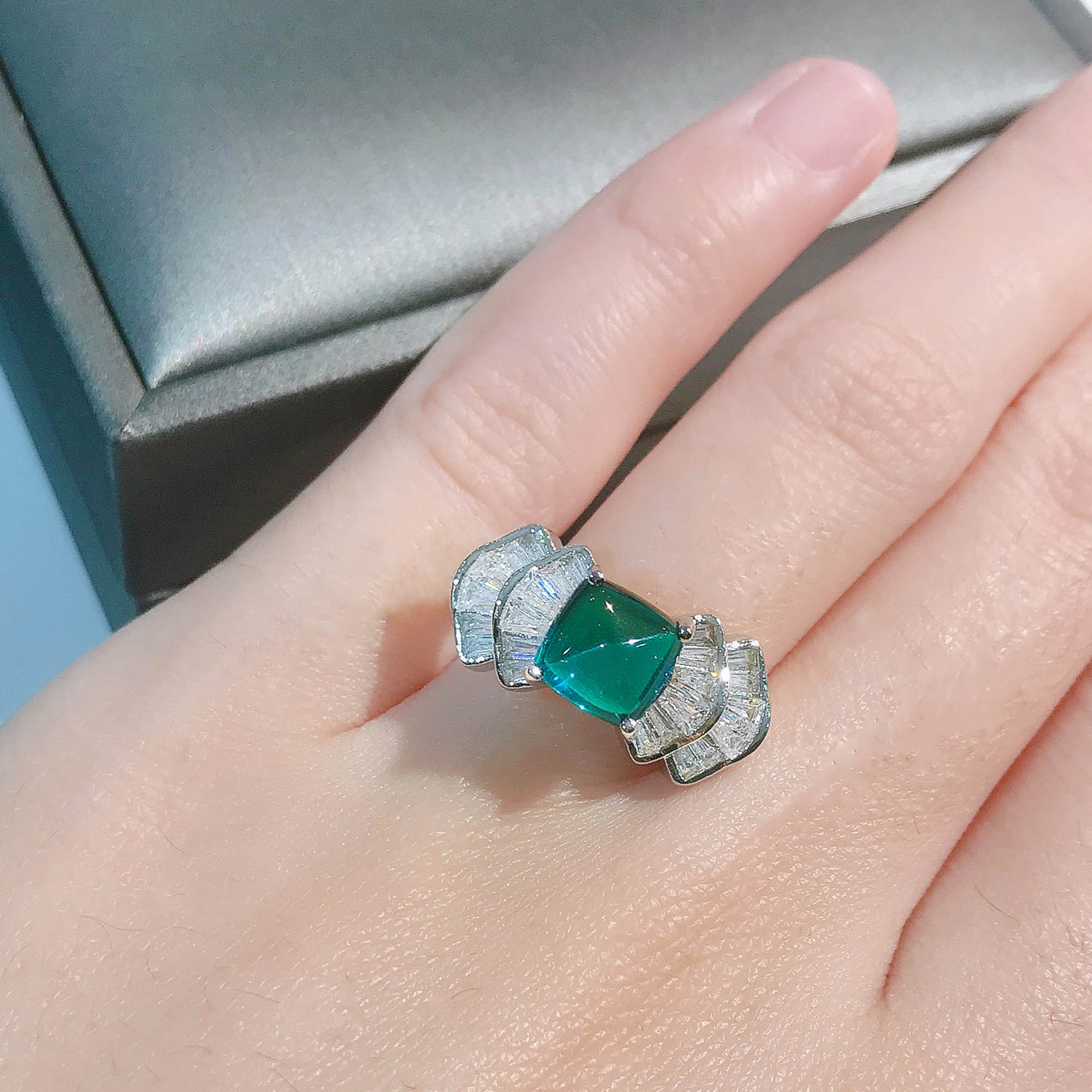 Cross-border imitation natural Colombian cultivation Emerald sugar tower niche design light luxury color treasure opening ring wholesale