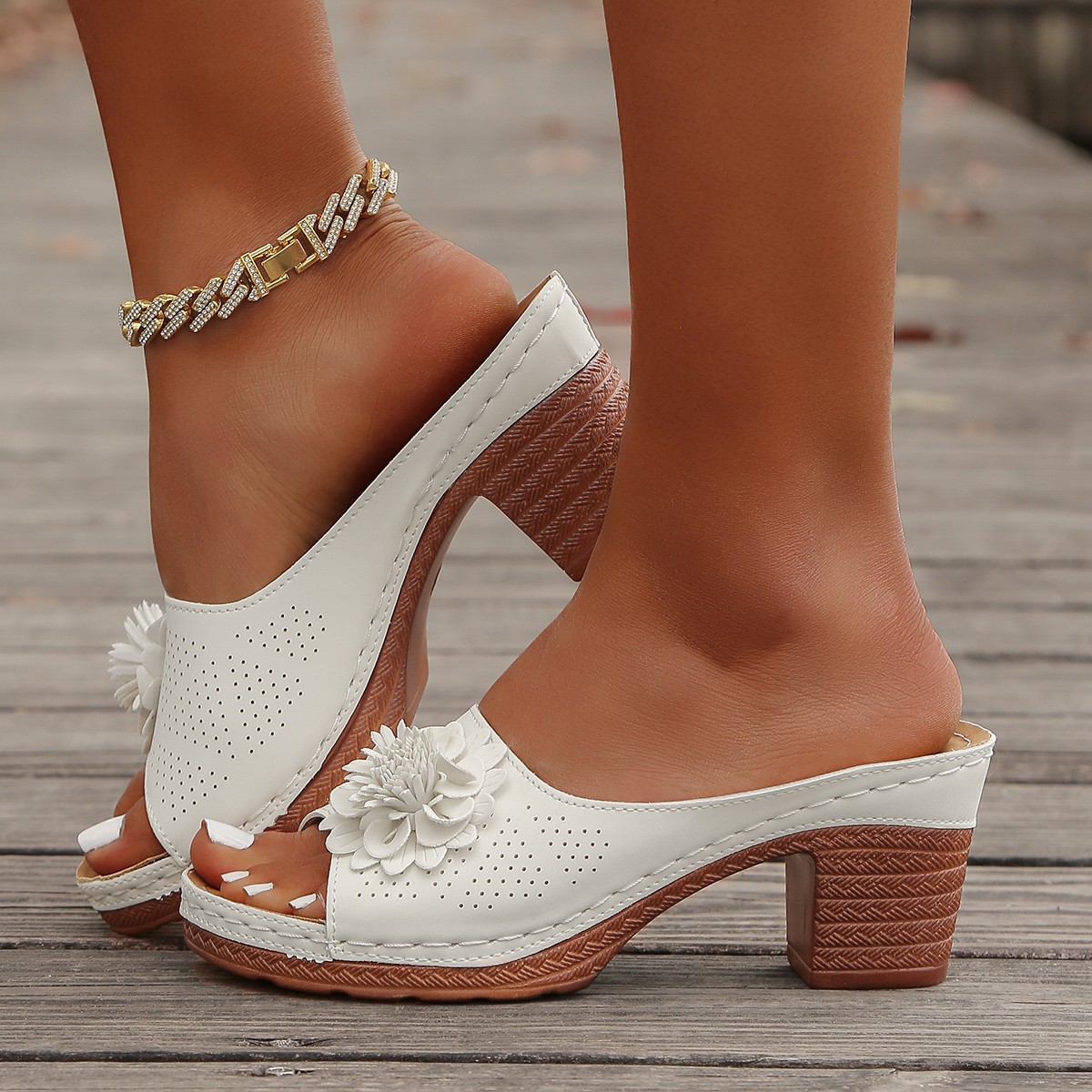 2025 Summer Cross-Border Export Large Size Roman Style Flower Decoration Rocking Line Lightweight Wedge Heel Thick Sole Simple Slippers for Women