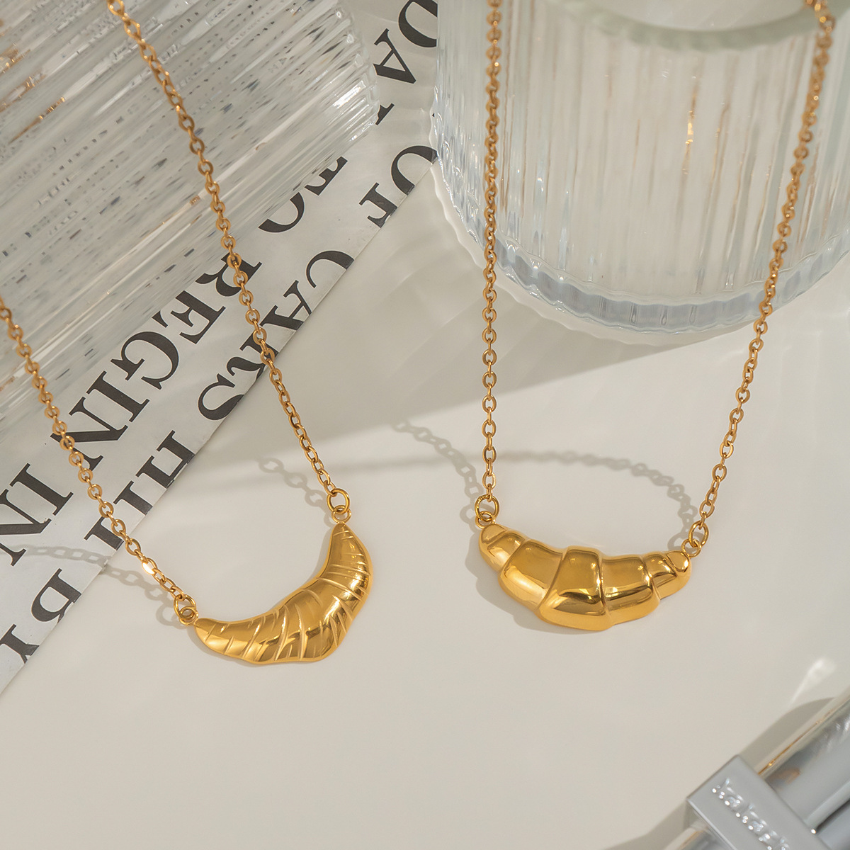 Necklace Light Luxury Niche Cross-border Yiwu Yiyi Jewelry High-end Sense Hornbag Exquisite Necklace Geometric Pendant for Girls