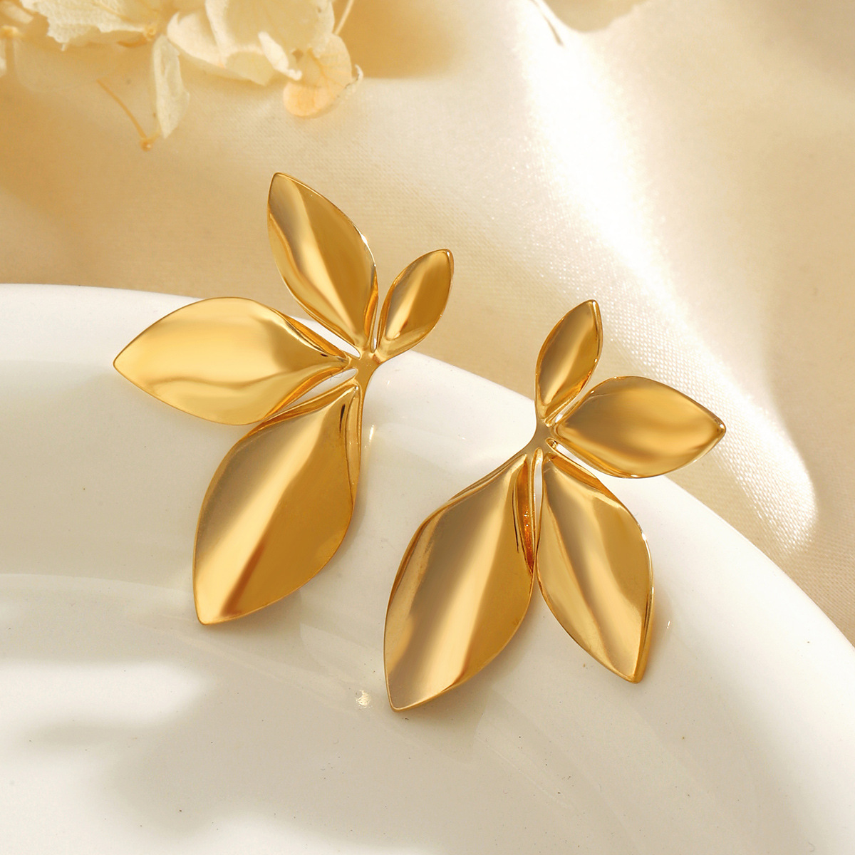 European and American fashion popular stainless steel leaf flower earrings female mage retro simple style flower asymmetric earrings