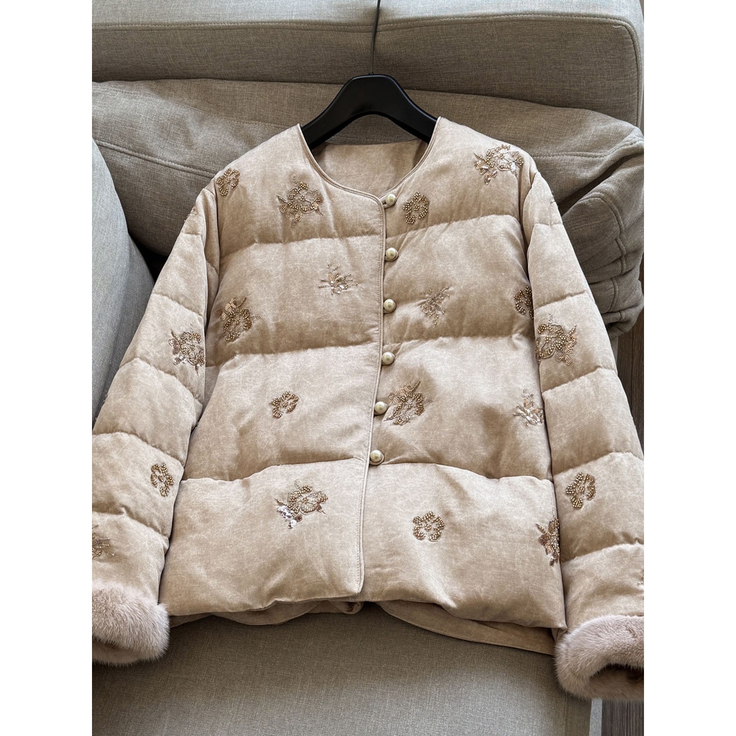 2025 New Style Chinese Style White Duck down Rayon Beaded Jacquard down Jacket for Women Wholesale N1Fy9339