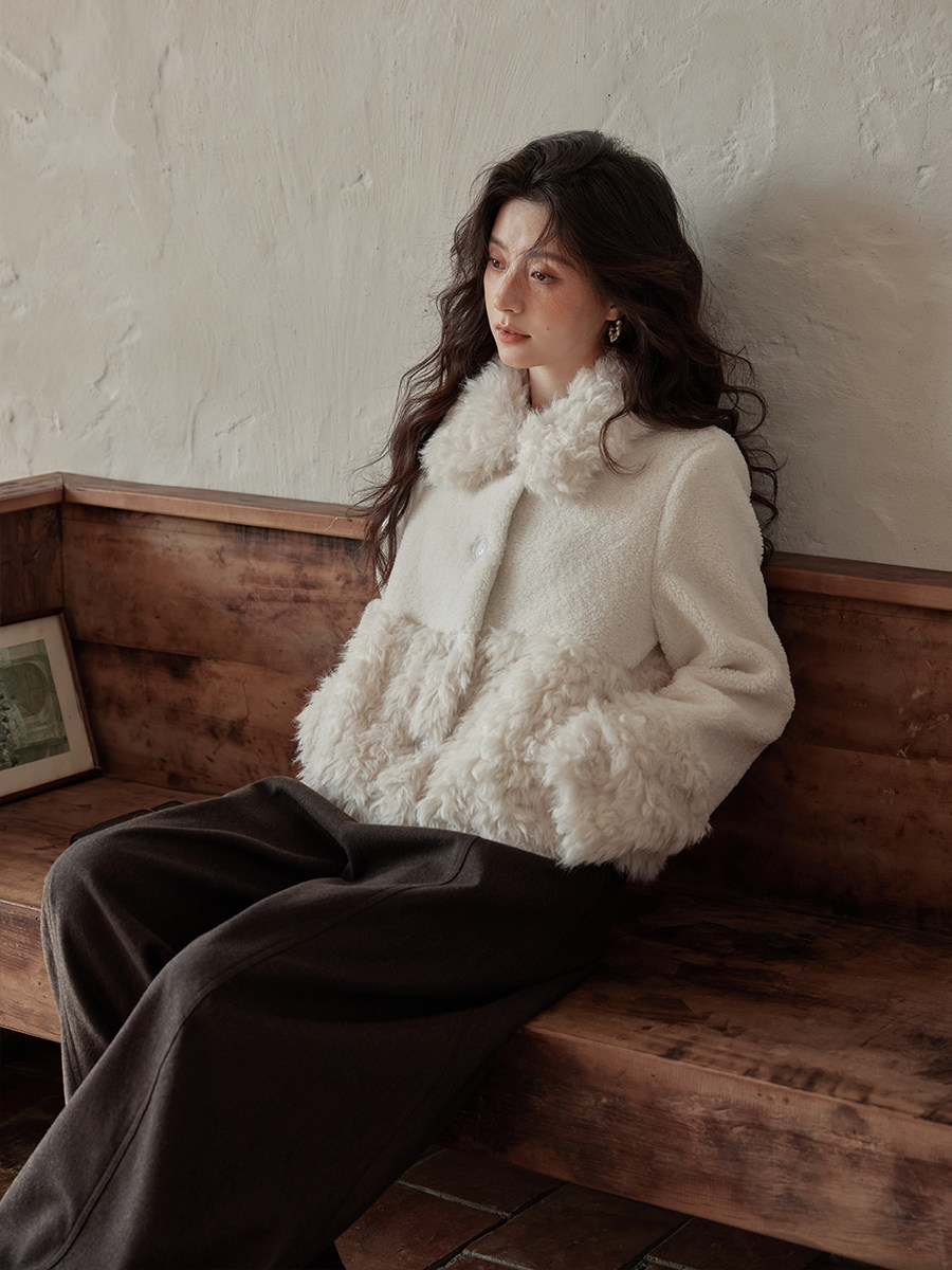 Ximeng 2026 New Winter Design Niche High-End Style Petite White Coat with Lamb Wool Collar and Plush Material