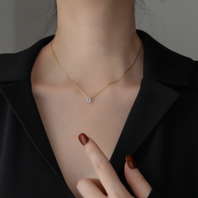 New Design Sense Golden High-grade 6 Claw Diamond Pendant Necklace Women's Summer Clavicle Chain Niche Light Luxury Accessories Do Not Fade