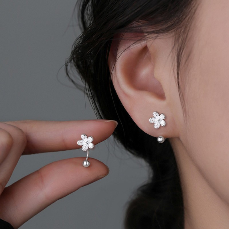 Screw-On Flower Earrings, Simple and Trendy on Taobao, Mini Daisy Flower Ear Hooks, Plain Silver Peach Blossom Earrings for Women