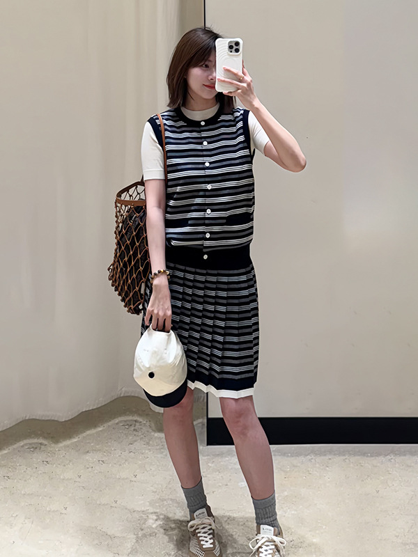 Women's Clothing 2026 Spring New Striped Silk Cotton Sleeveless Knitted Cardigan Casual Pleated Skirt High-End Suit