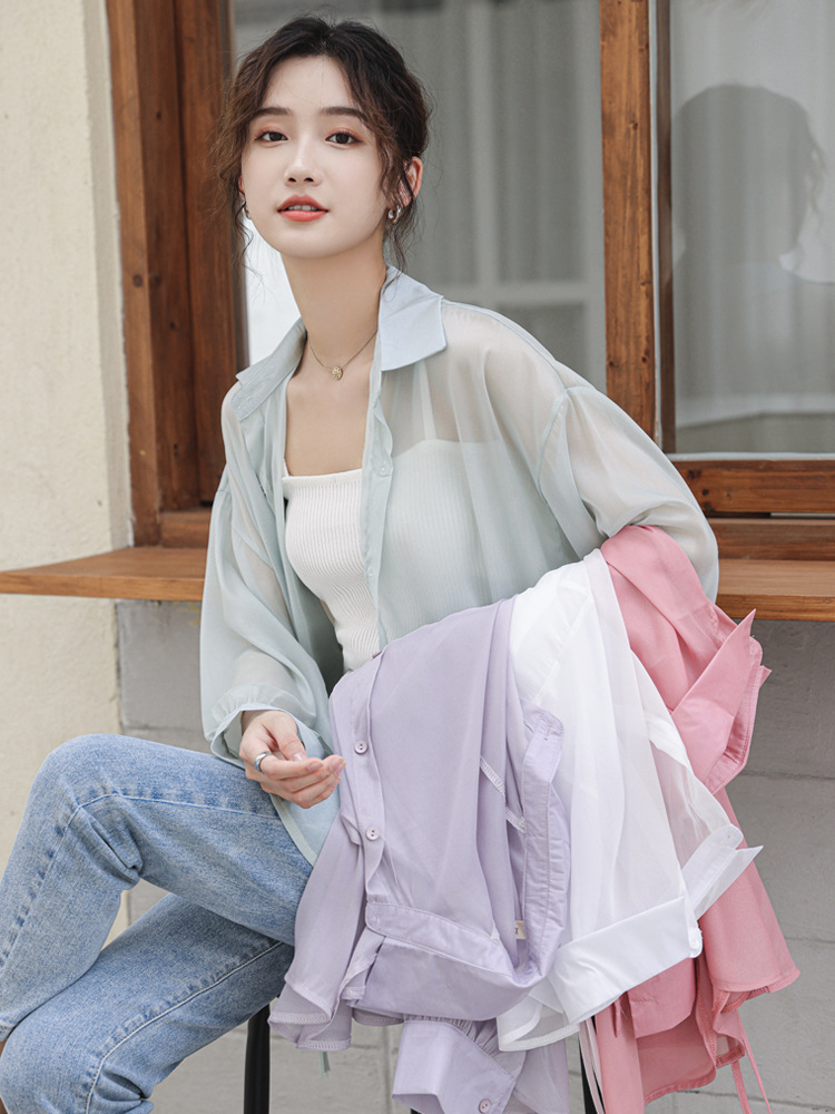 Elegant and Stylish Sun-Protective Women's Summer Chiffon Blouse with a Mid-Length Design, Featuring a Turn-Down Collar in a Fashionable Candy Color, Suitable for Commuting