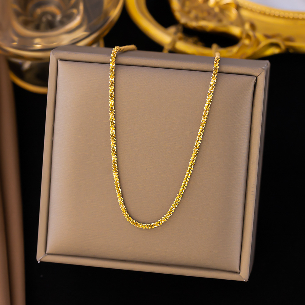Europe and the United States cross-border wholesale fashion Joker niche star titanium steel necklace female clavicle chain flashing plated 18K gold chain